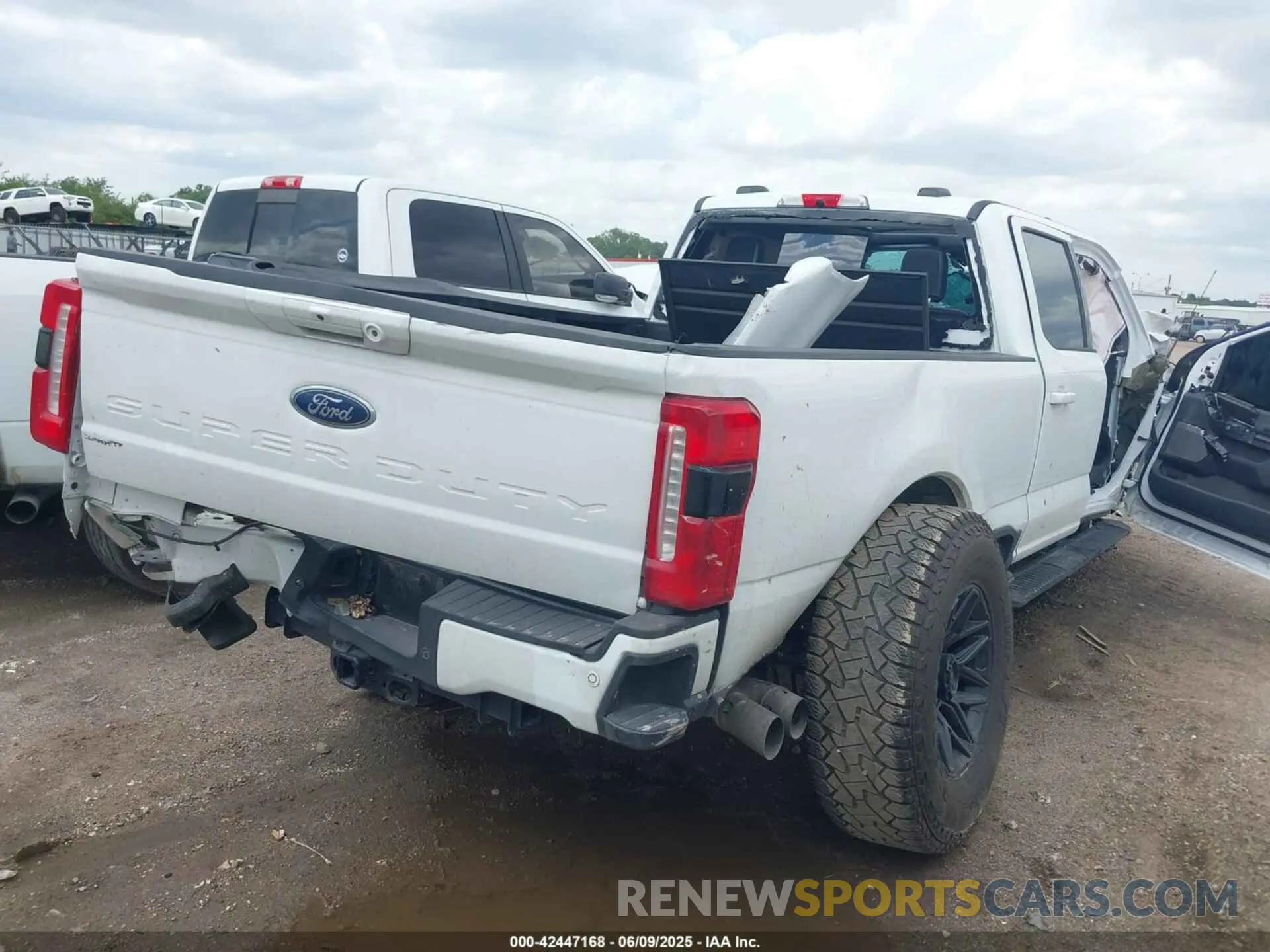 4 Photograph of a damaged car 1FT8W2BT0REC85285 FORD F-250 2024