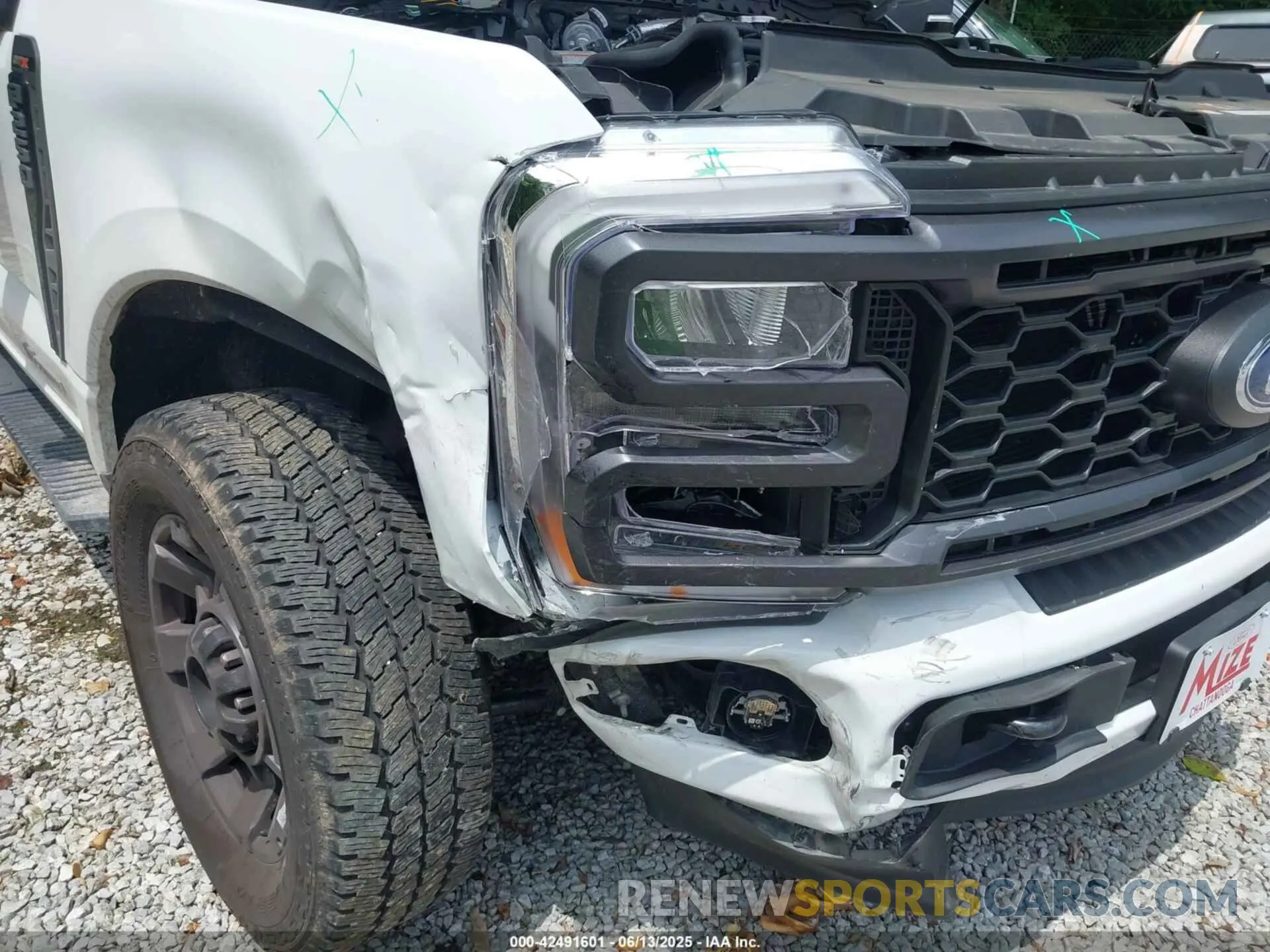 11 Photograph of a damaged car 1FT8W2BT1REE33279 FORD F-250 2024