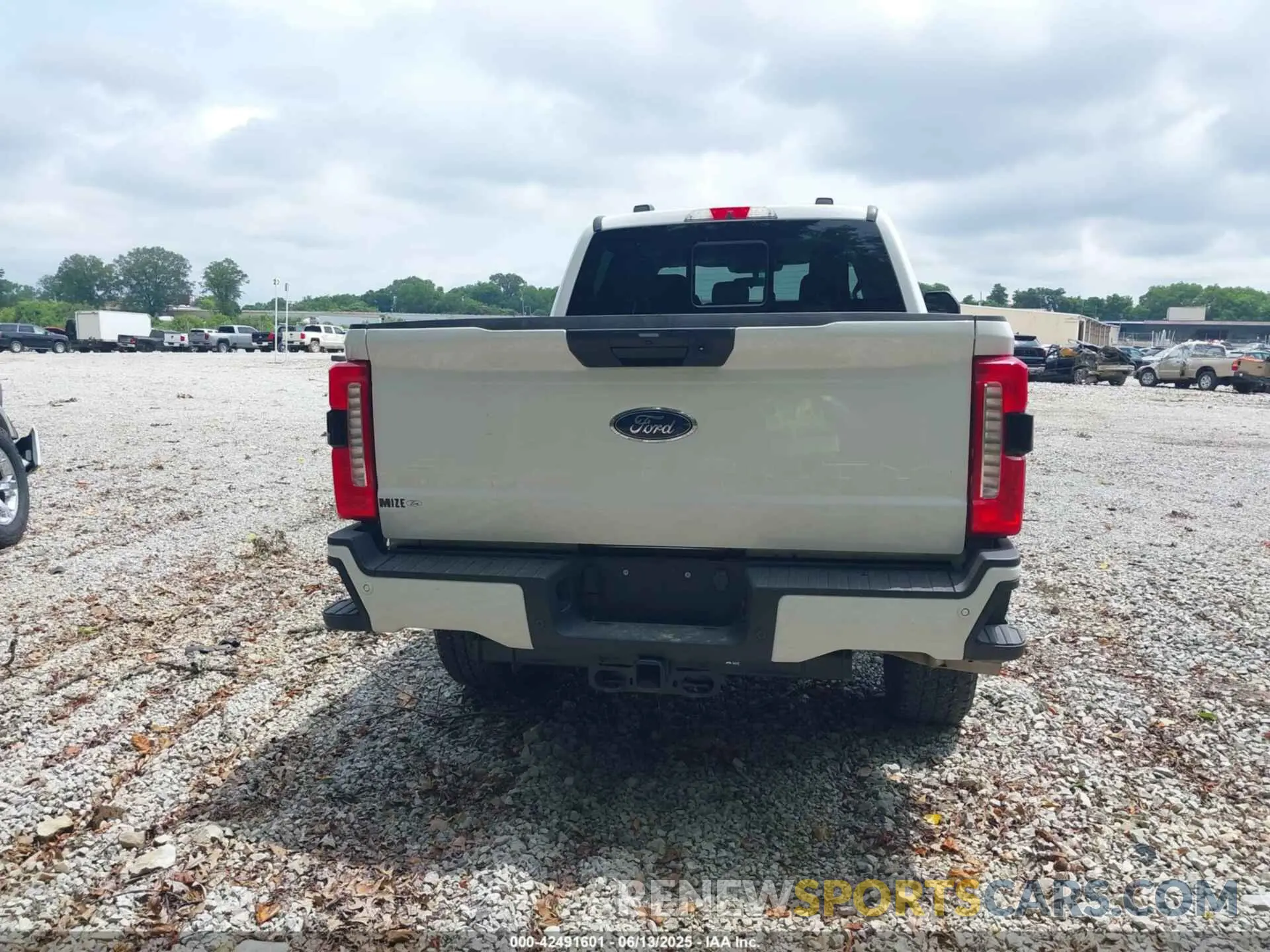 15 Photograph of a damaged car 1FT8W2BT1REE33279 FORD F-250 2024