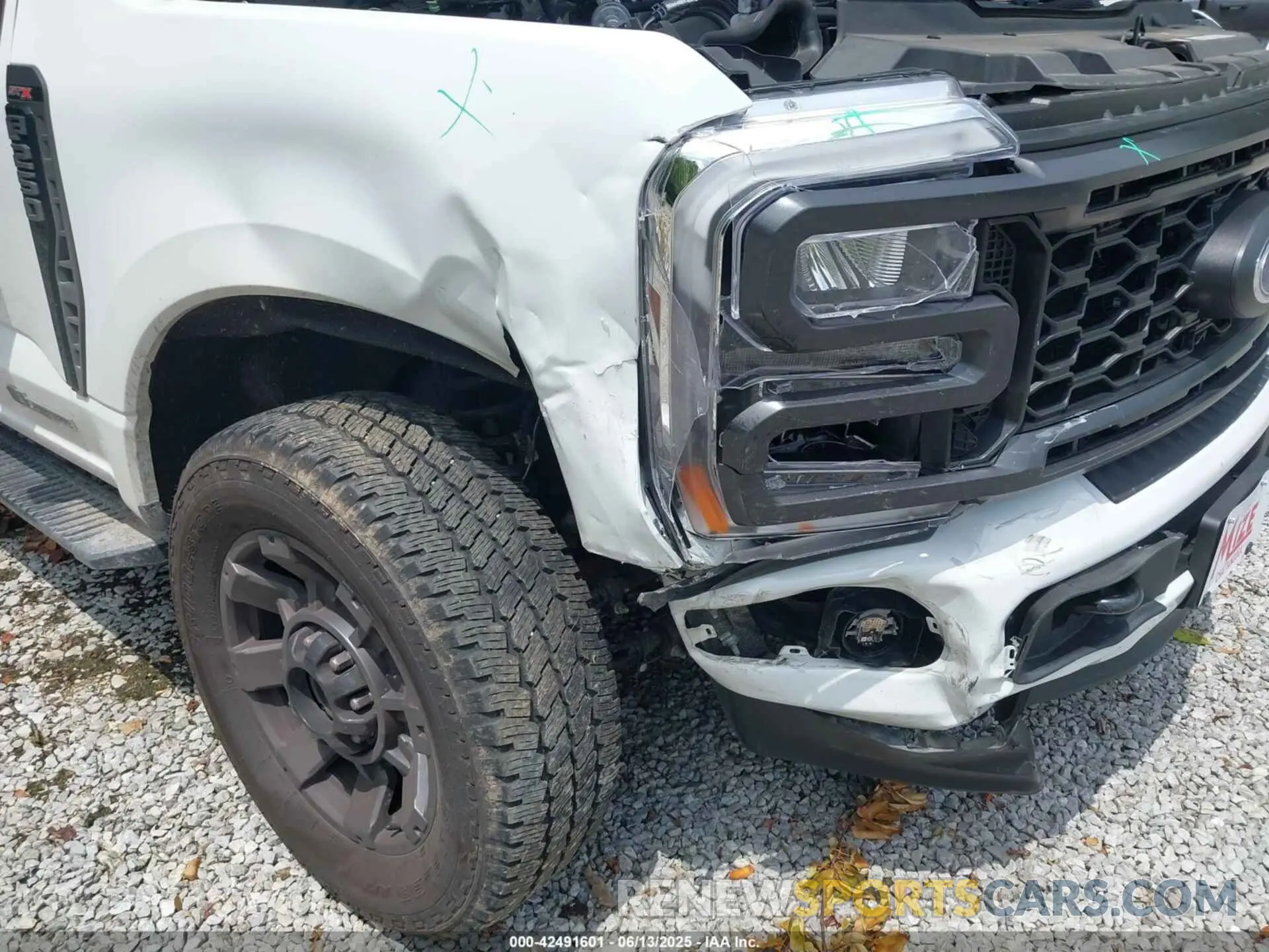 16 Photograph of a damaged car 1FT8W2BT1REE33279 FORD F-250 2024