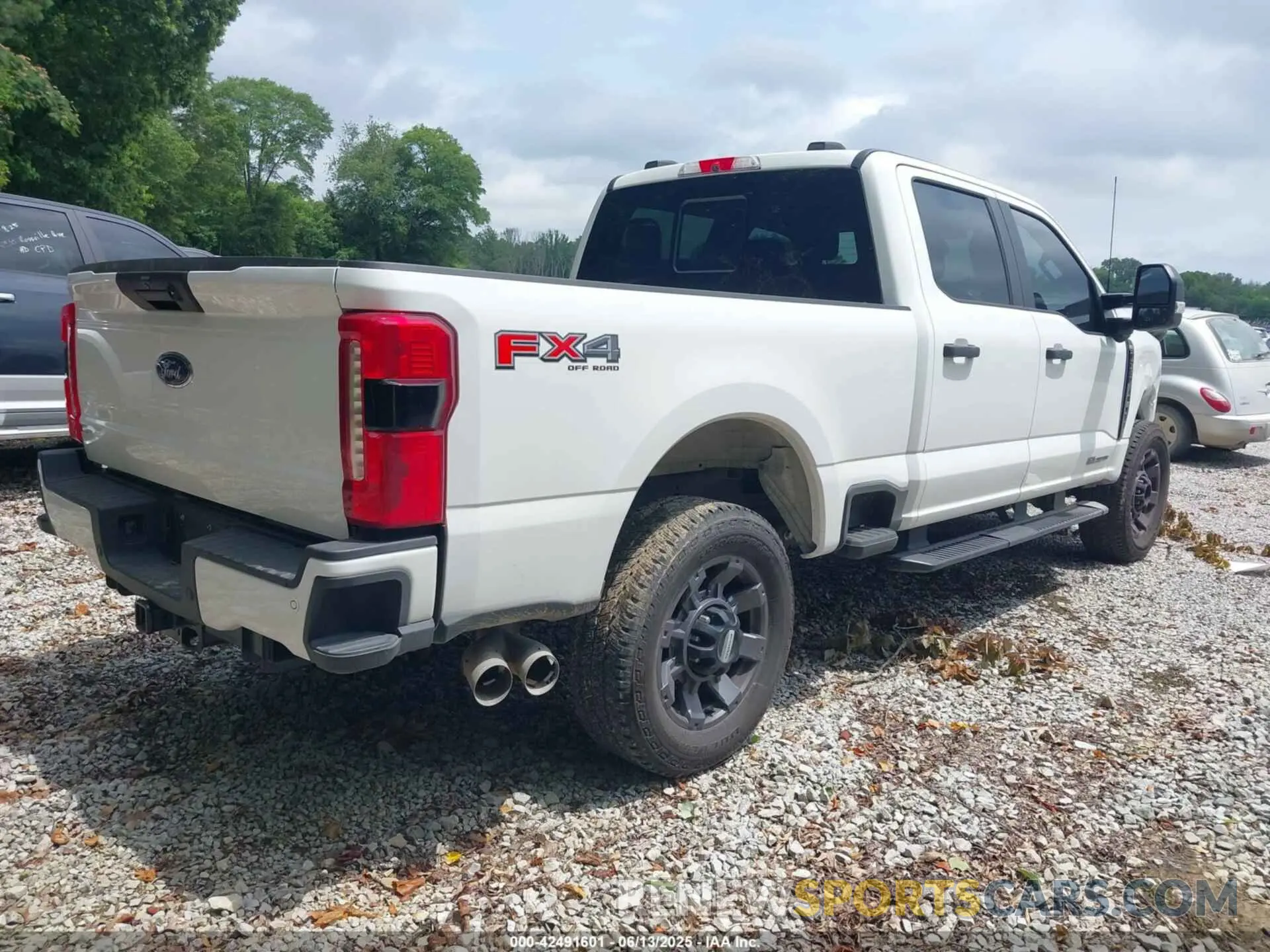4 Photograph of a damaged car 1FT8W2BT1REE33279 FORD F-250 2024