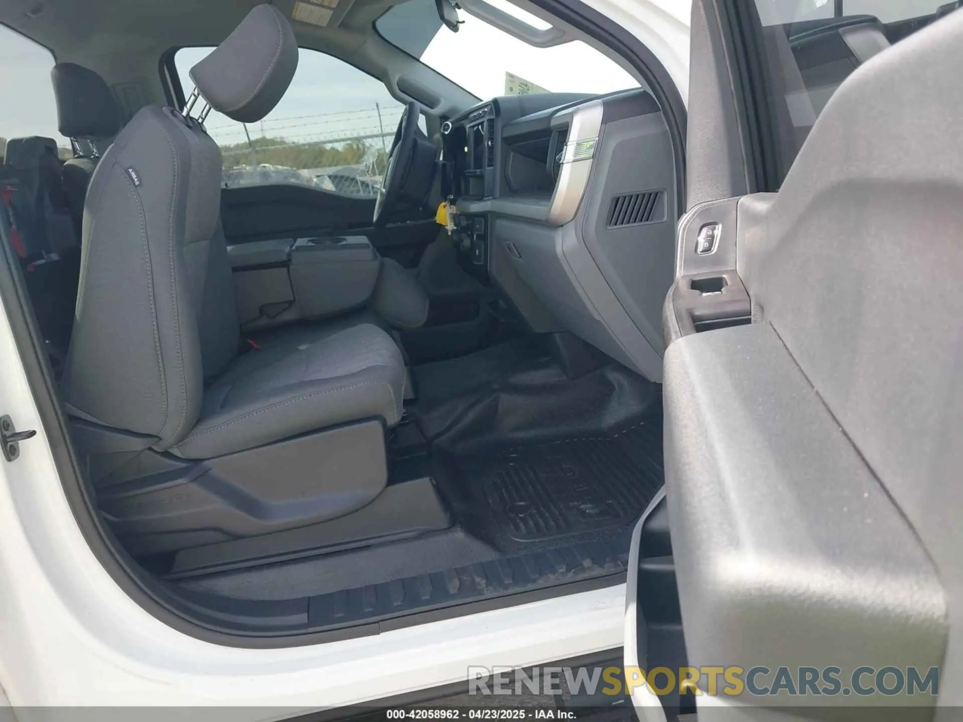 5 Photograph of a damaged car 1FTBF2AA1REC75547 FORD F-250 2024
