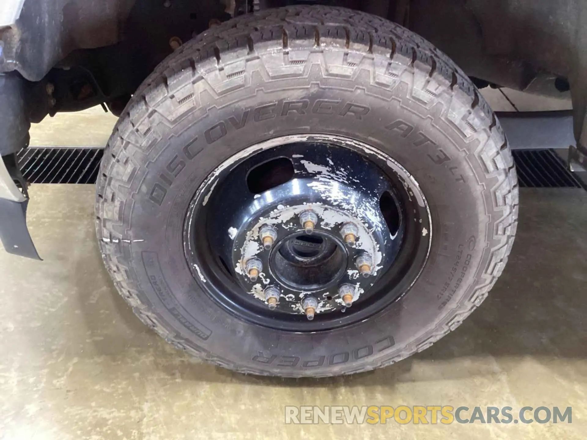 10 Photograph of a damaged car 1FD8W3DT5KEG49561 FORD F-350 2019