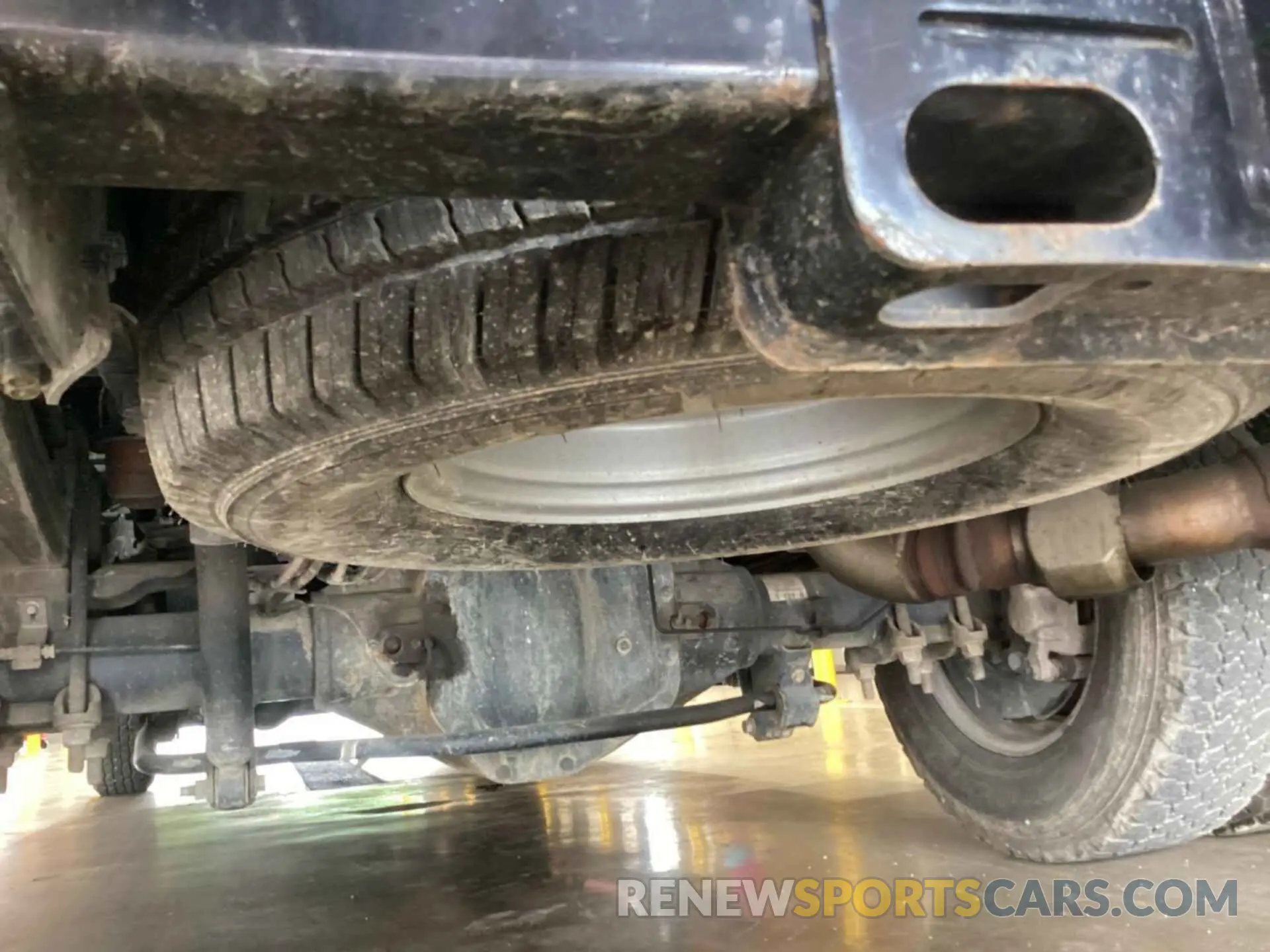 23 Photograph of a damaged car 1FD8W3DT5KEG49561 FORD F-350 2019
