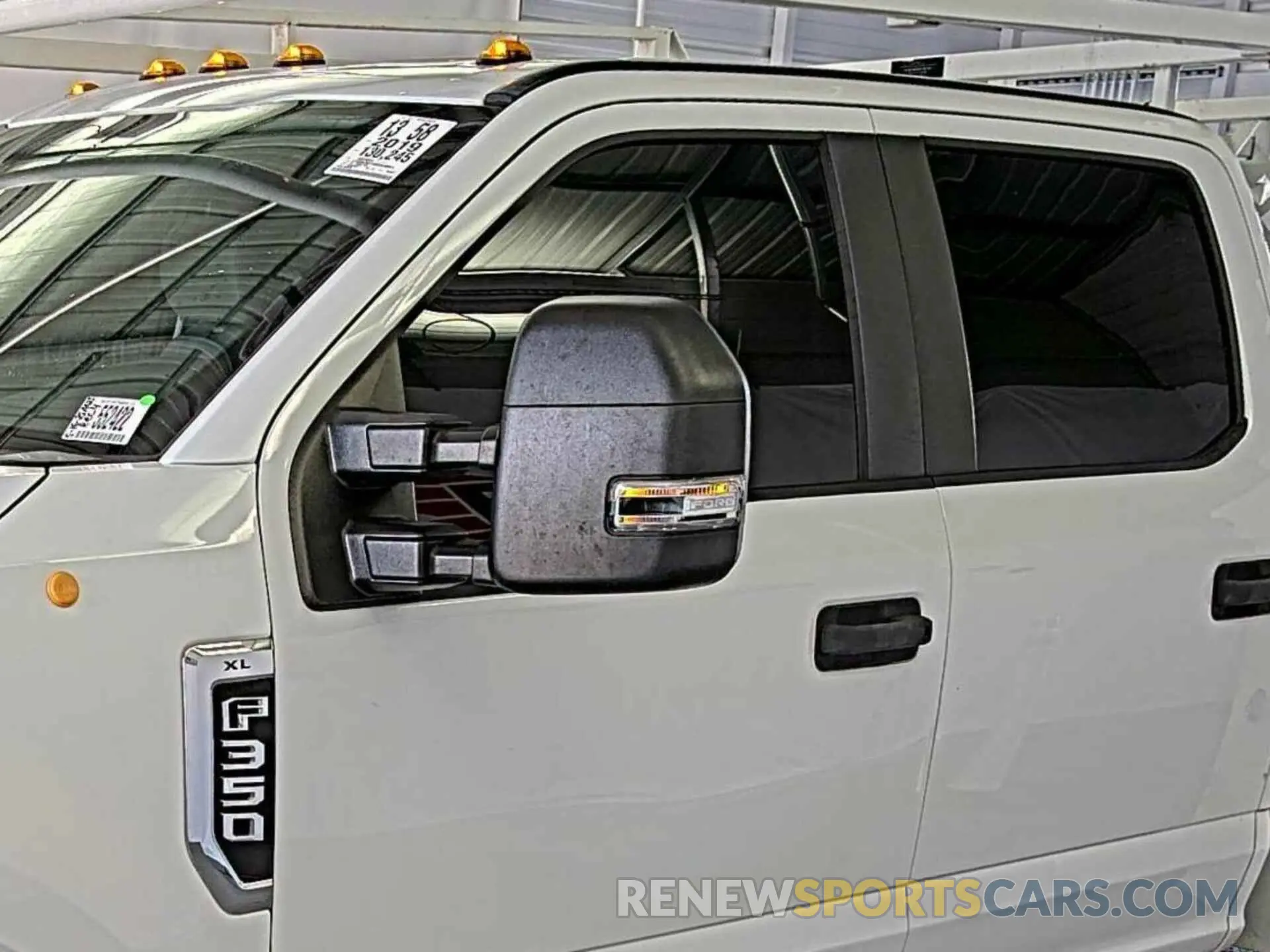 24 Photograph of a damaged car 1FD8W3DT5KEG49561 FORD F-350 2019