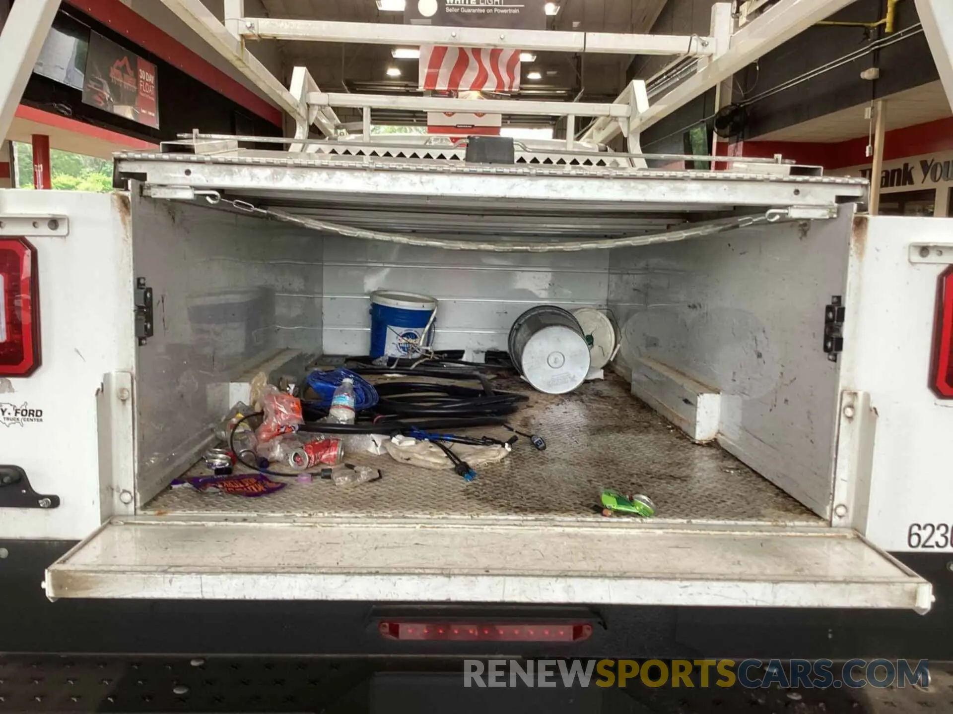 27 Photograph of a damaged car 1FD8W3DT5KEG49561 FORD F-350 2019