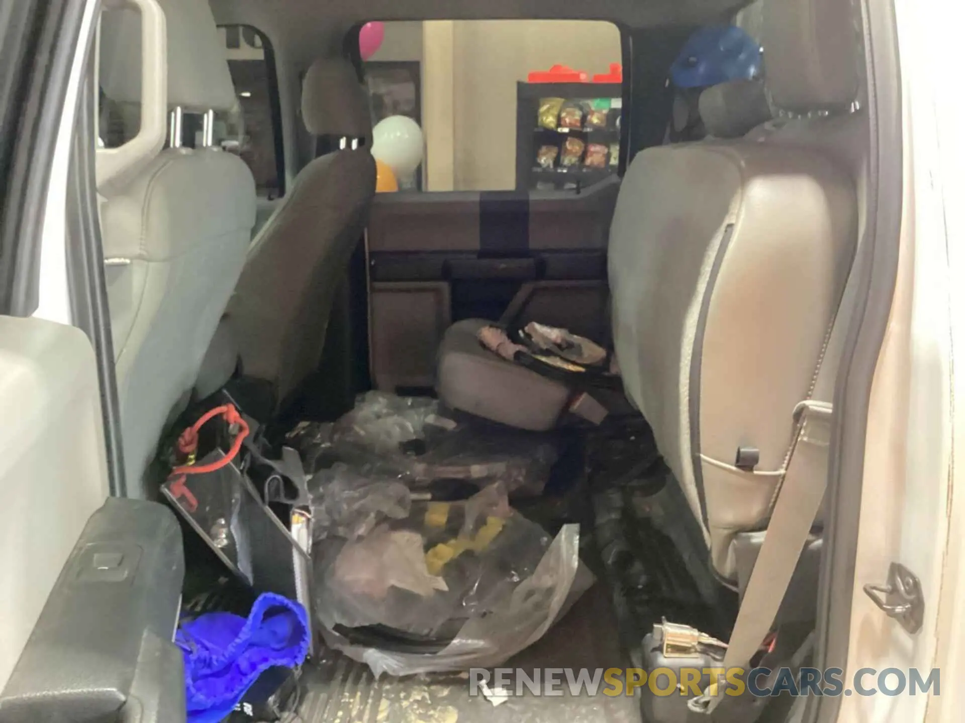 28 Photograph of a damaged car 1FD8W3DT5KEG49561 FORD F-350 2019