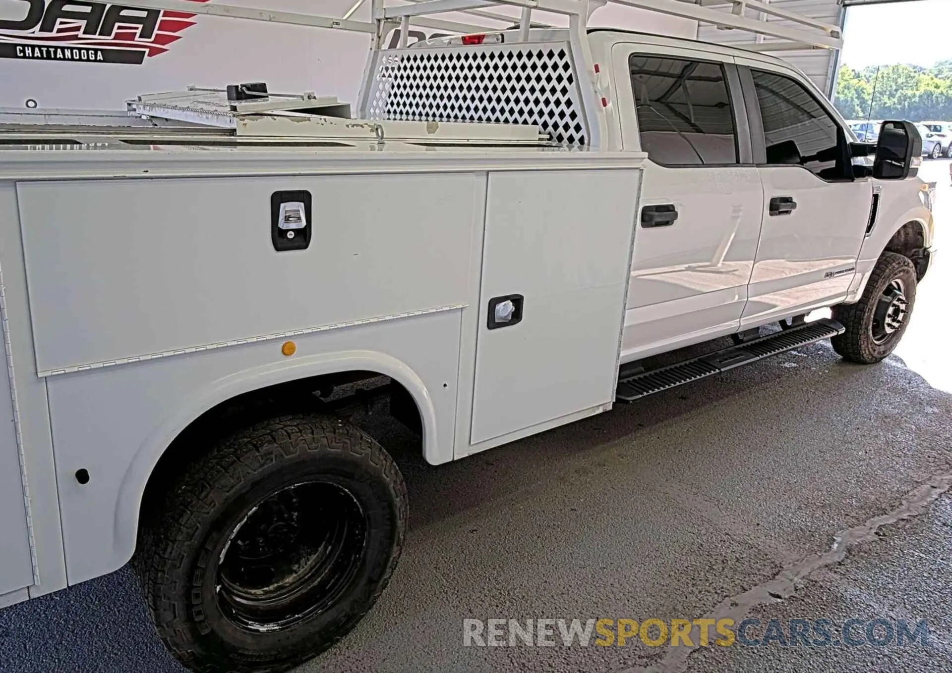 38 Photograph of a damaged car 1FD8W3DT5KEG49561 FORD F-350 2019