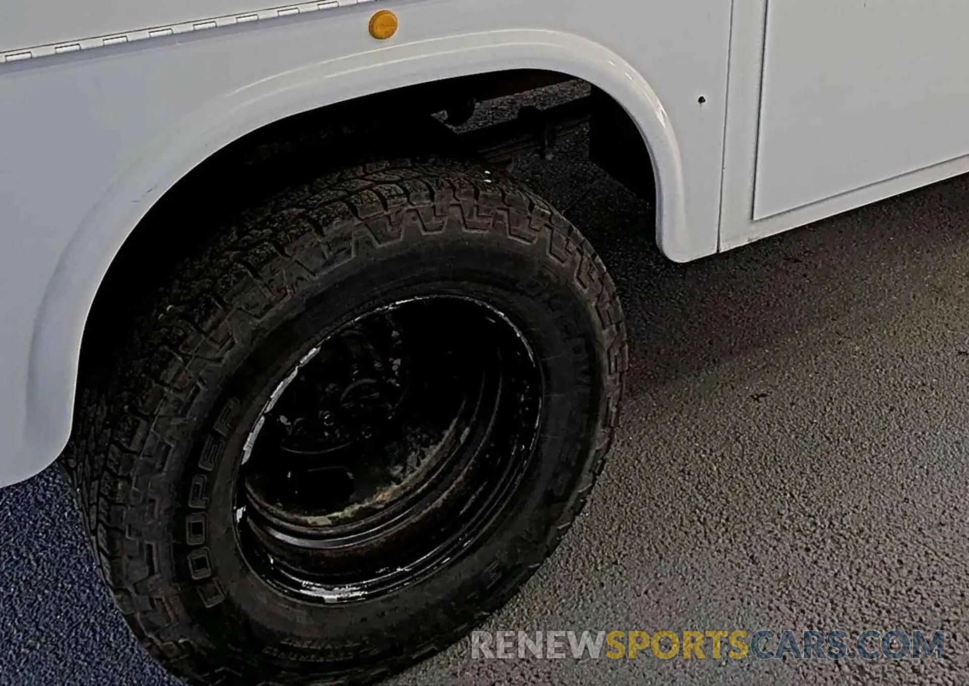 41 Photograph of a damaged car 1FD8W3DT5KEG49561 FORD F-350 2019