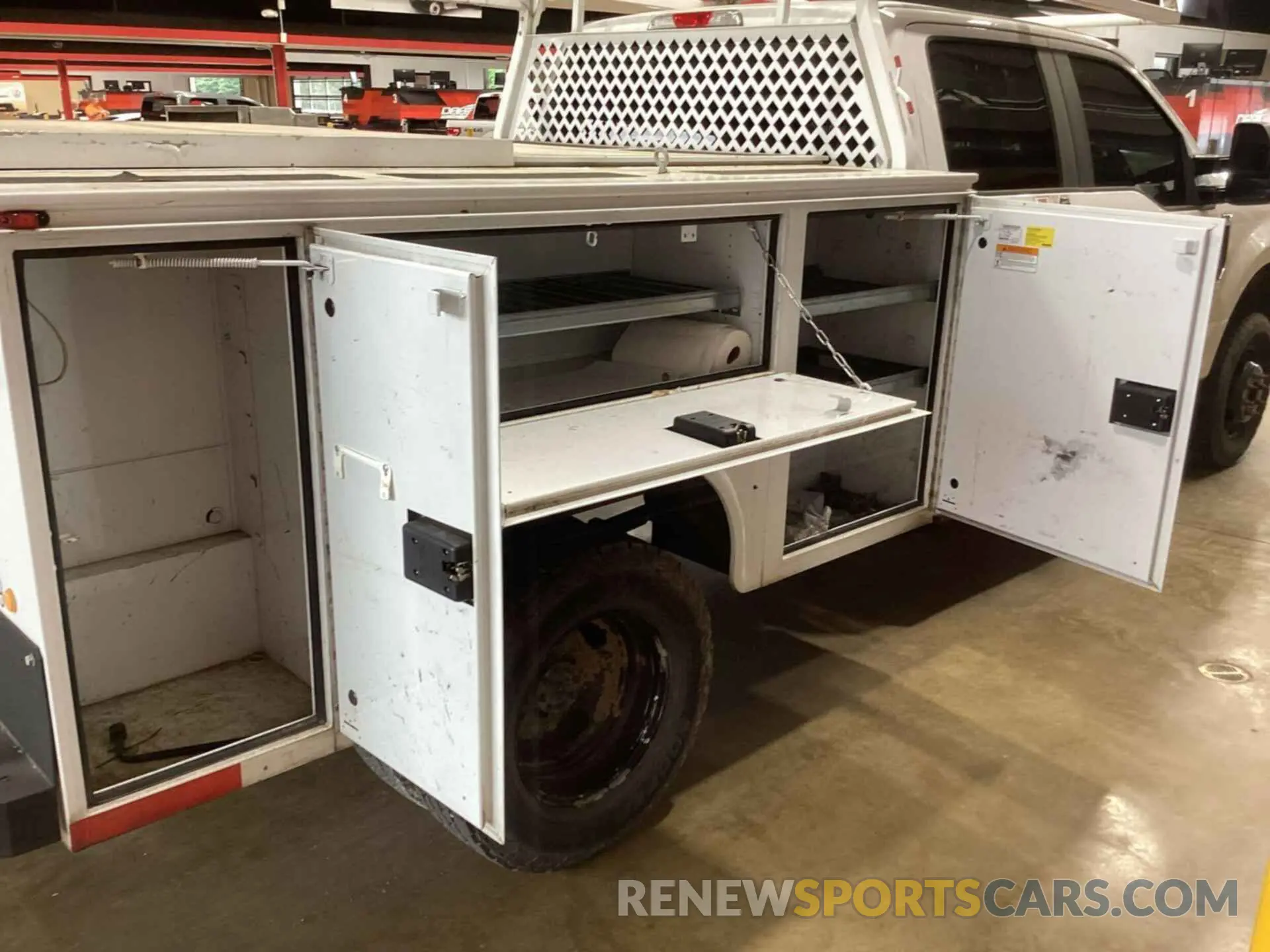 44 Photograph of a damaged car 1FD8W3DT5KEG49561 FORD F-350 2019