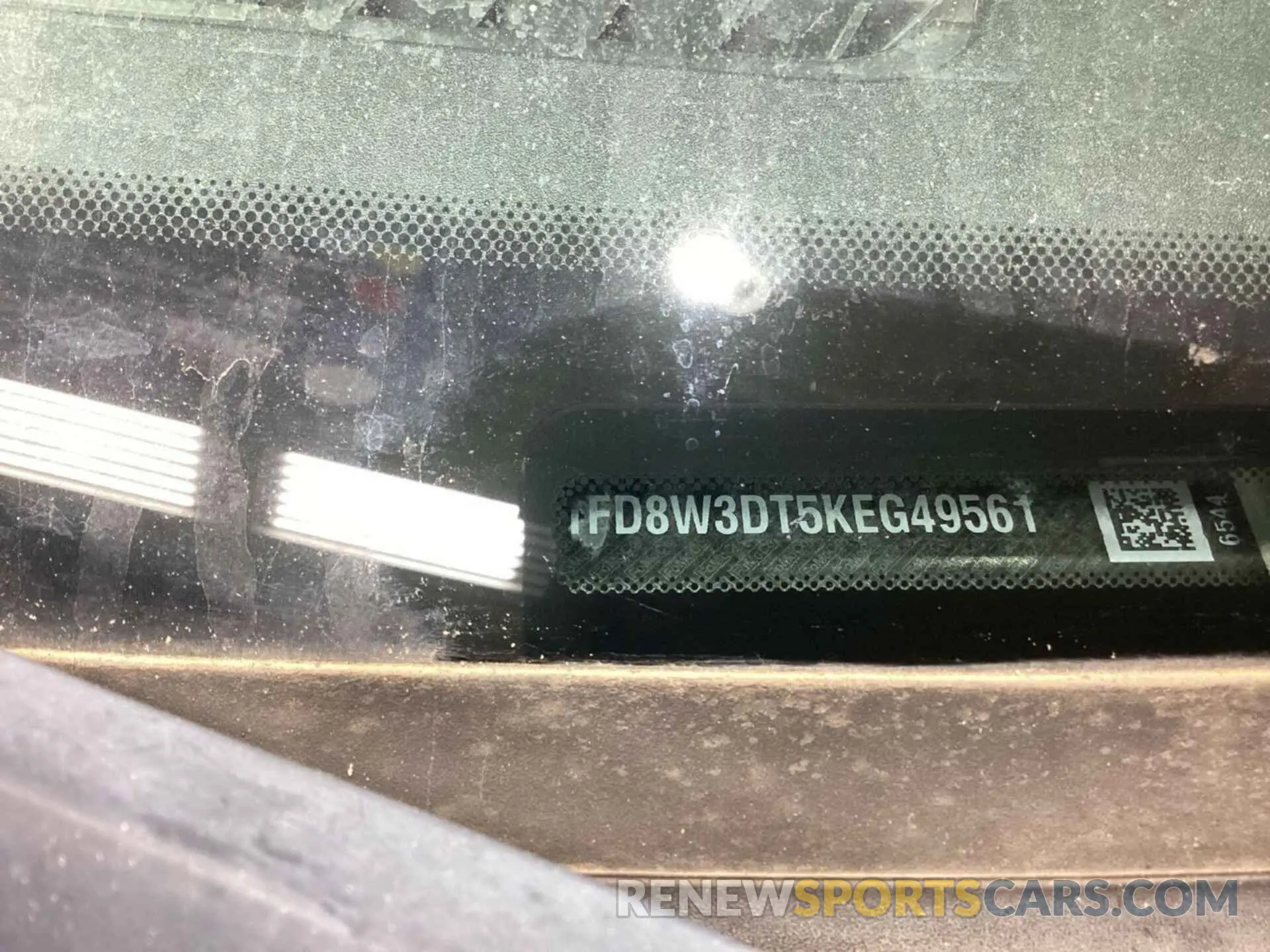 6 Photograph of a damaged car 1FD8W3DT5KEG49561 FORD F-350 2019