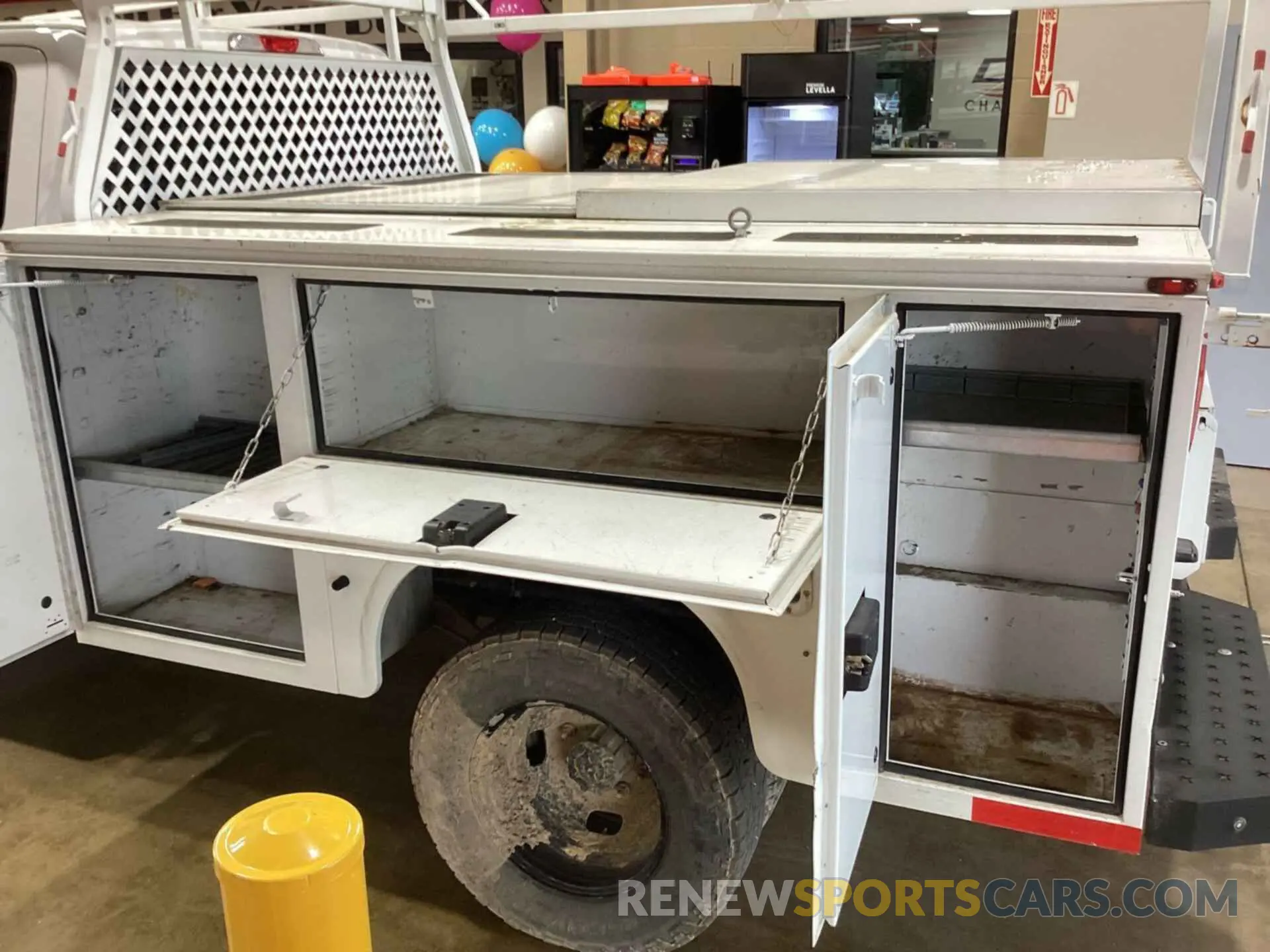 7 Photograph of a damaged car 1FD8W3DT5KEG49561 FORD F-350 2019