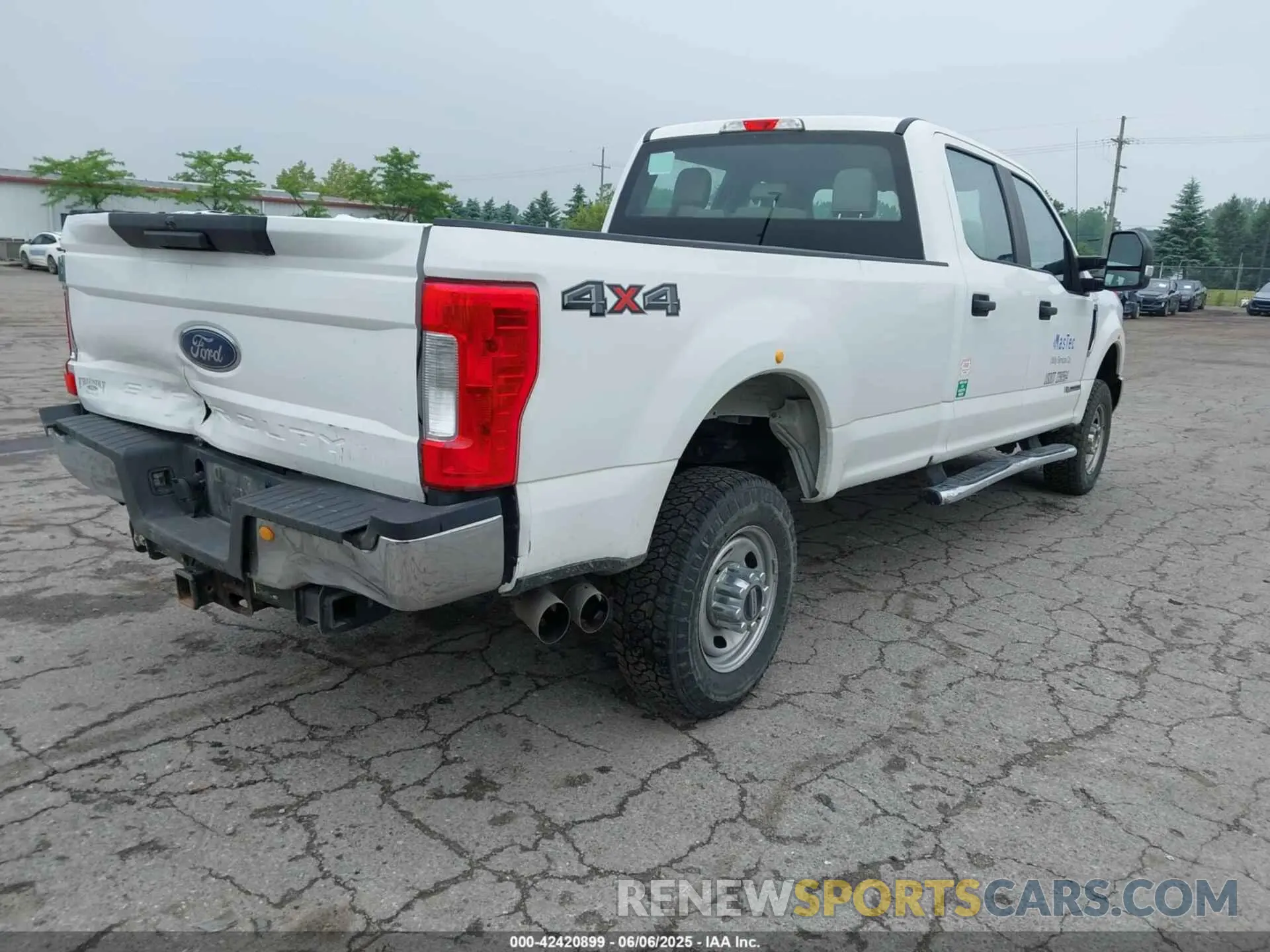 4 Photograph of a damaged car 1FT7W3BT4KED68113 FORD F-350 2019
