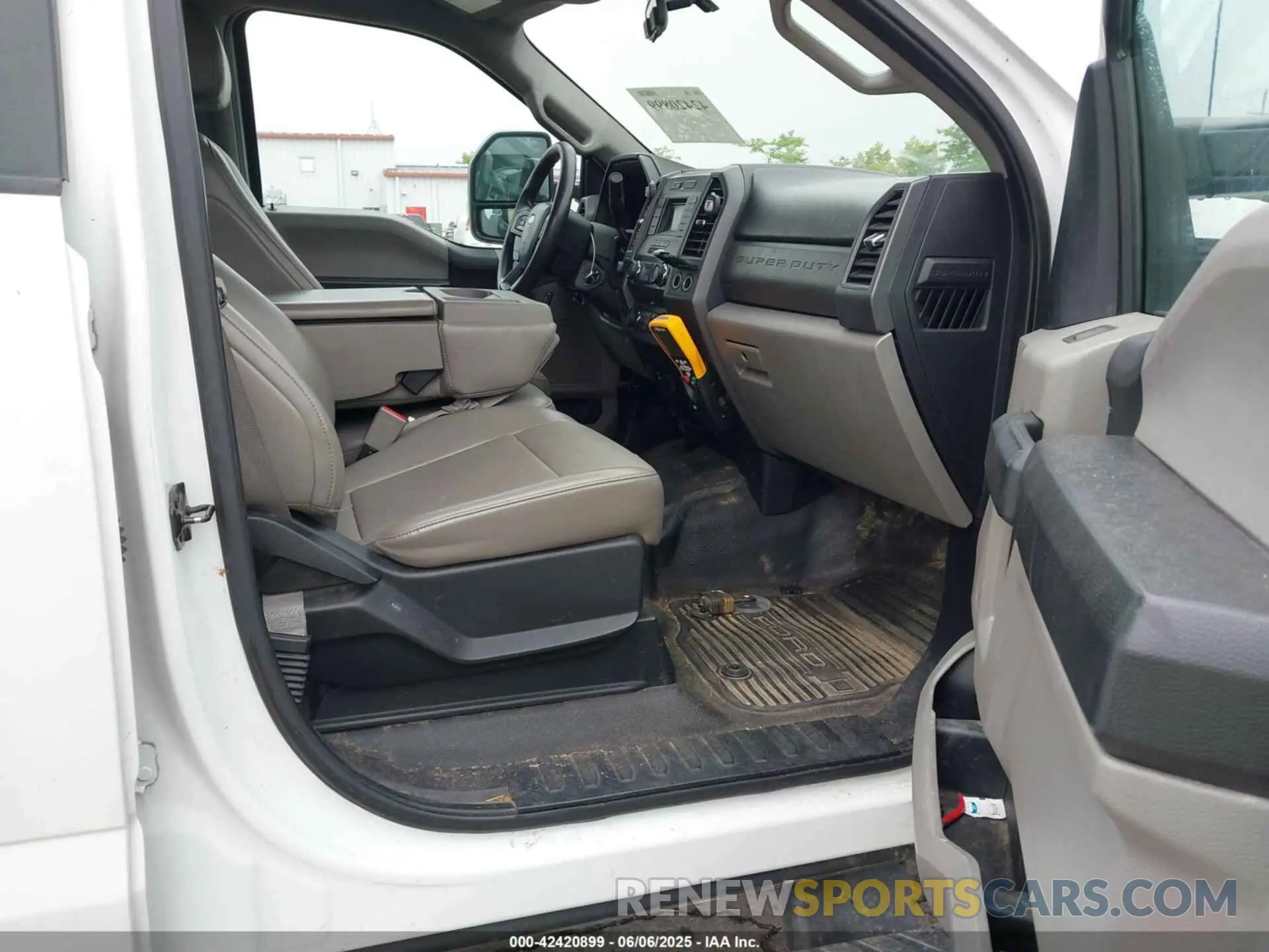 5 Photograph of a damaged car 1FT7W3BT4KED68113 FORD F-350 2019