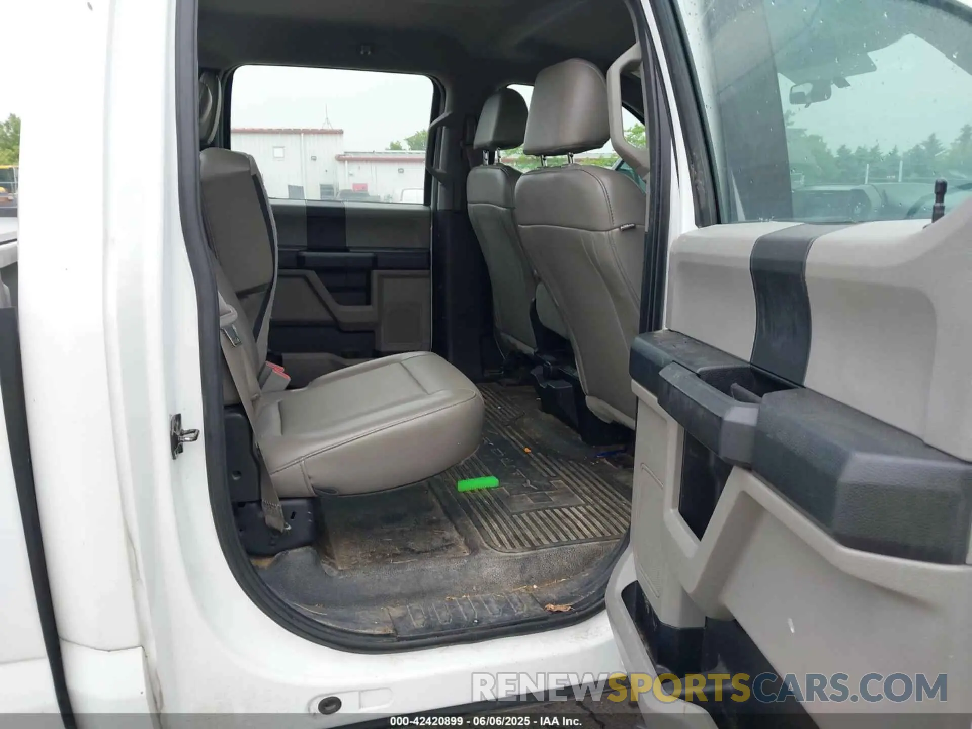 8 Photograph of a damaged car 1FT7W3BT4KED68113 FORD F-350 2019