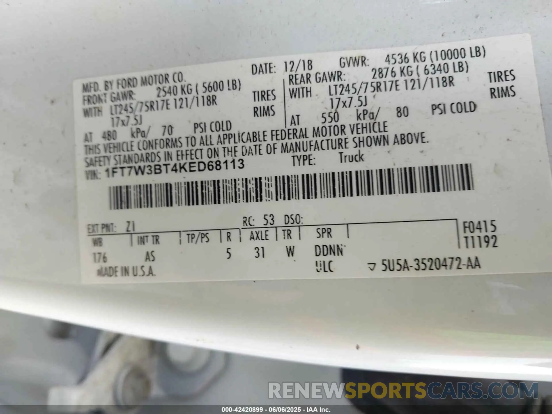 9 Photograph of a damaged car 1FT7W3BT4KED68113 FORD F-350 2019