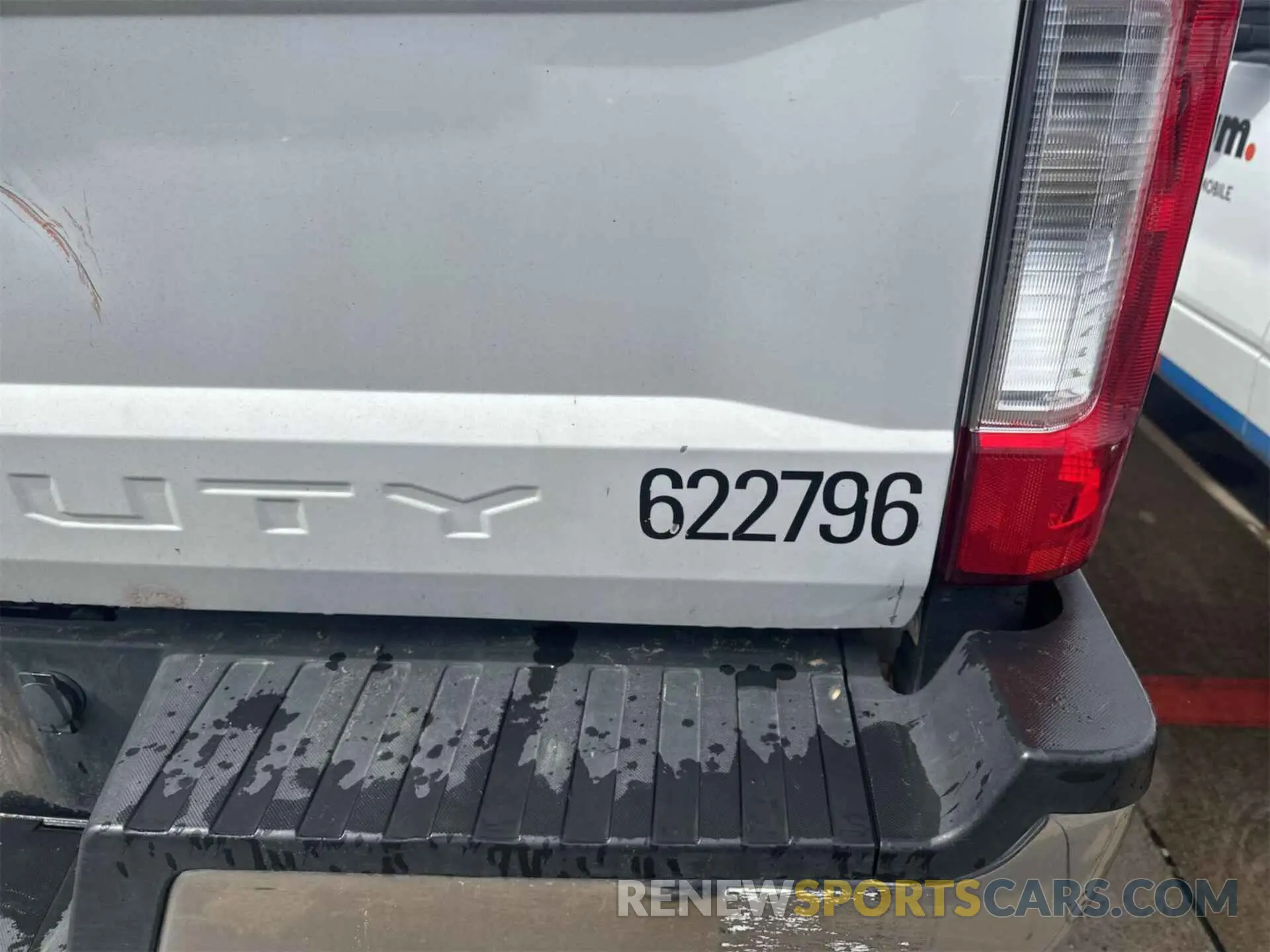 14 Photograph of a damaged car 1FT7W3BTXKED68102 FORD F-350 2019