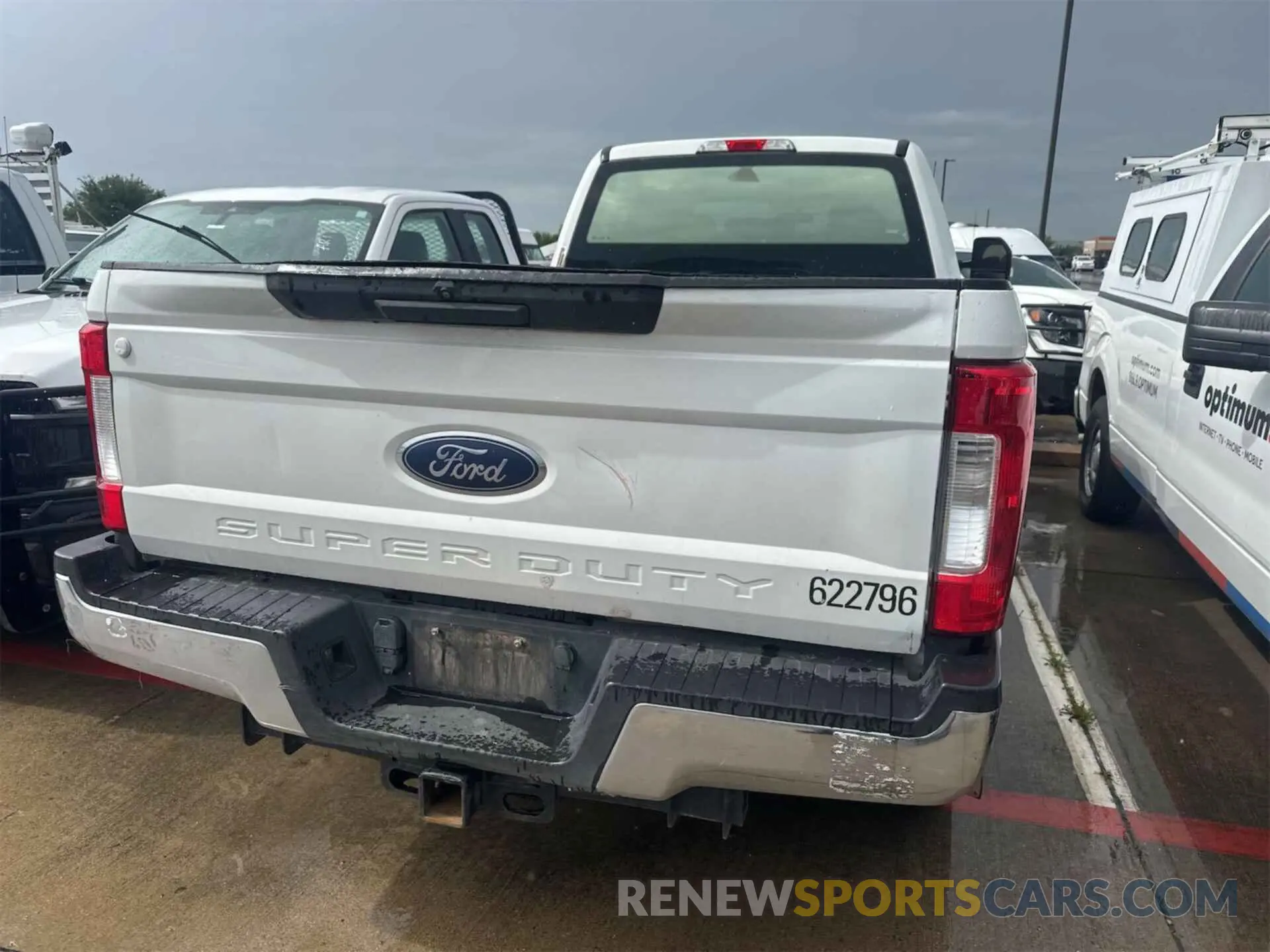 4 Photograph of a damaged car 1FT7W3BTXKED68102 FORD F-350 2019