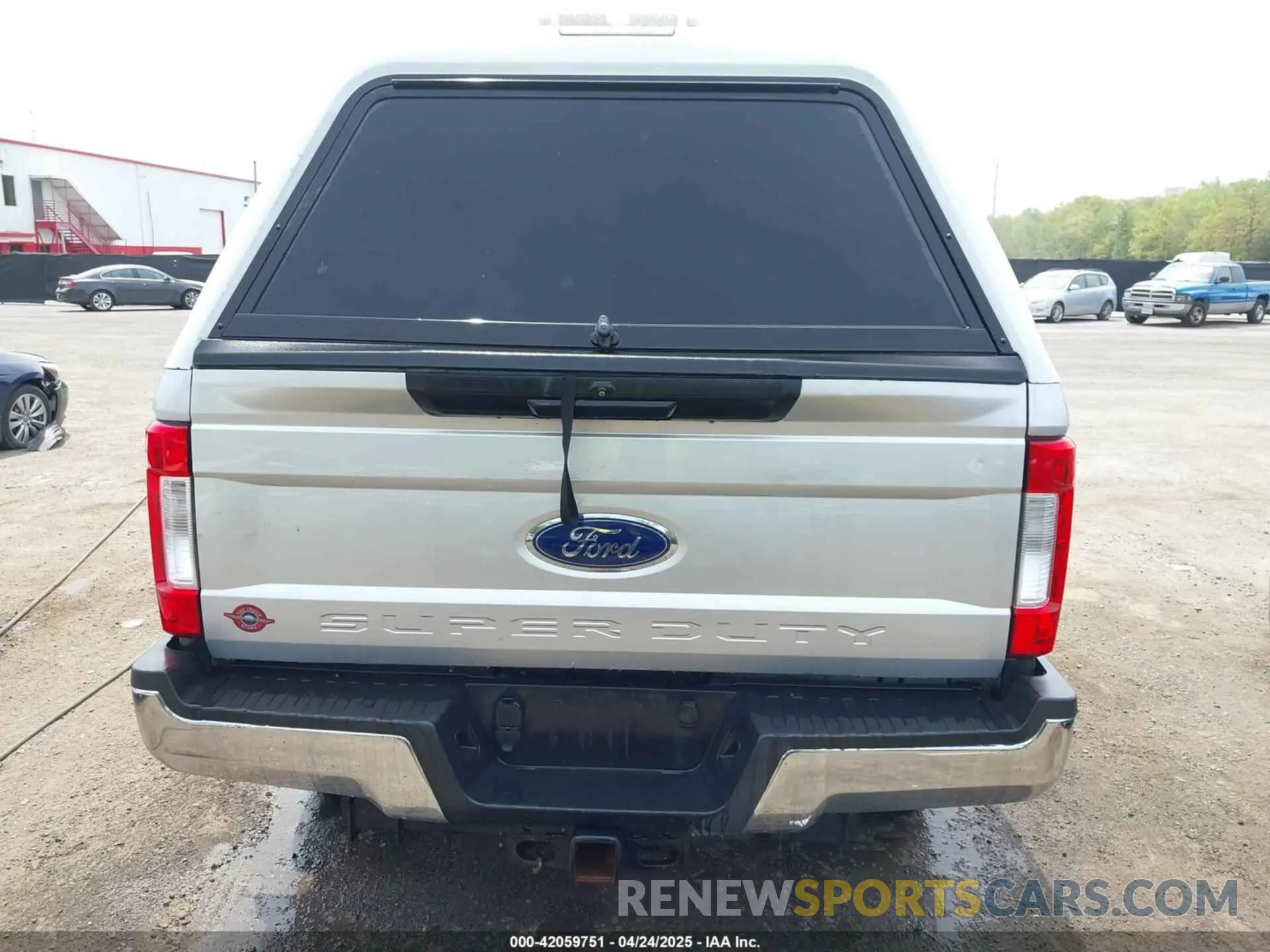 15 Photograph of a damaged car 1FT8W3BT0KEC40472 FORD F-350 2019