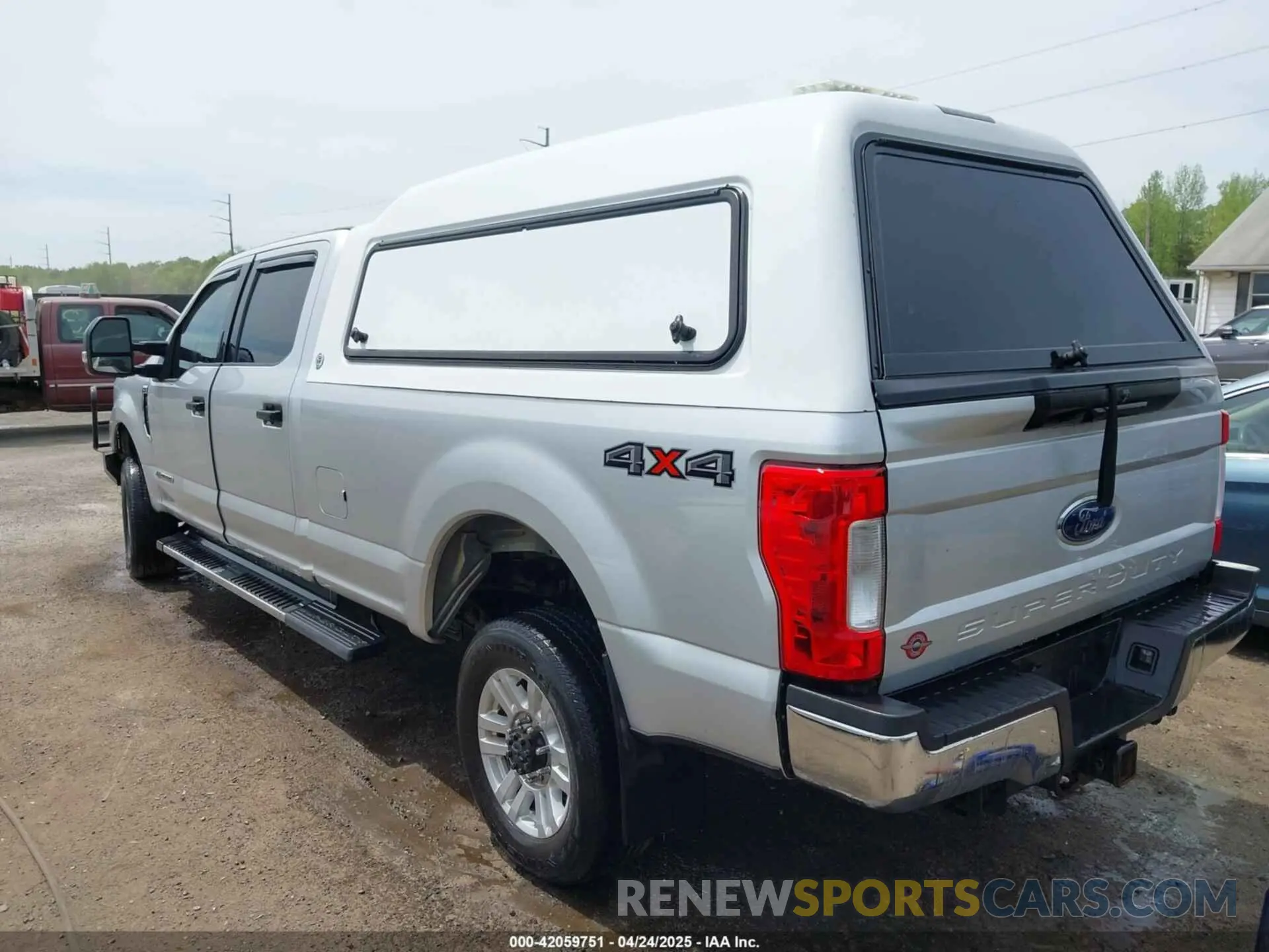 3 Photograph of a damaged car 1FT8W3BT0KEC40472 FORD F-350 2019
