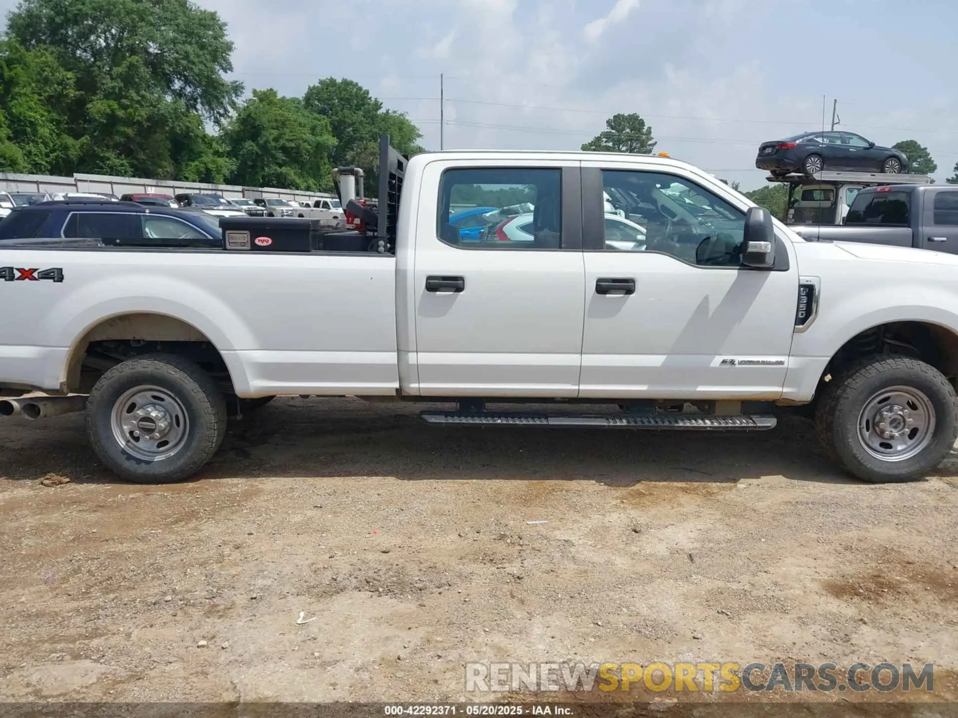 13 Photograph of a damaged car 1FT8W3BT0KEE91041 FORD F-350 2019