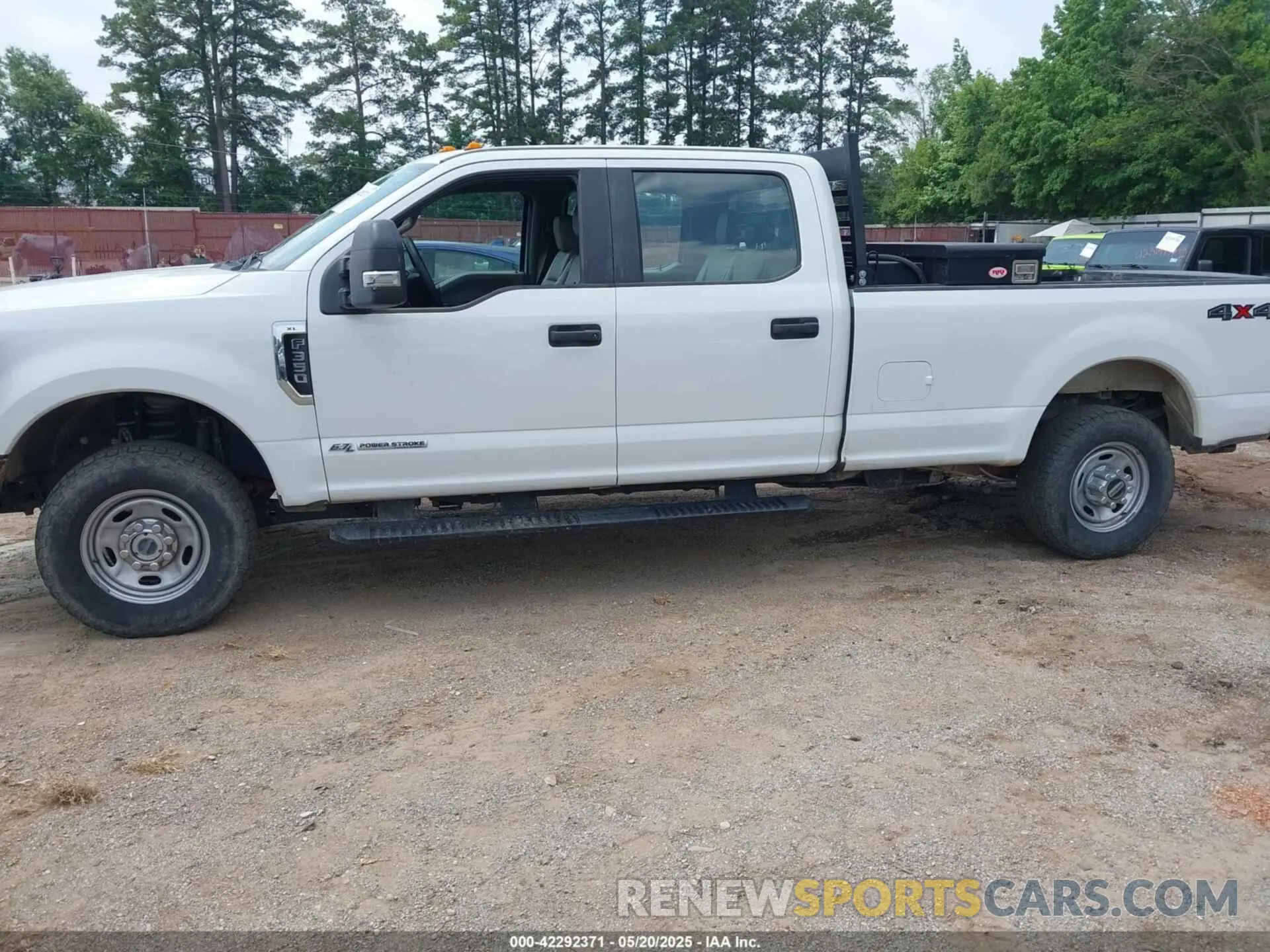14 Photograph of a damaged car 1FT8W3BT0KEE91041 FORD F-350 2019