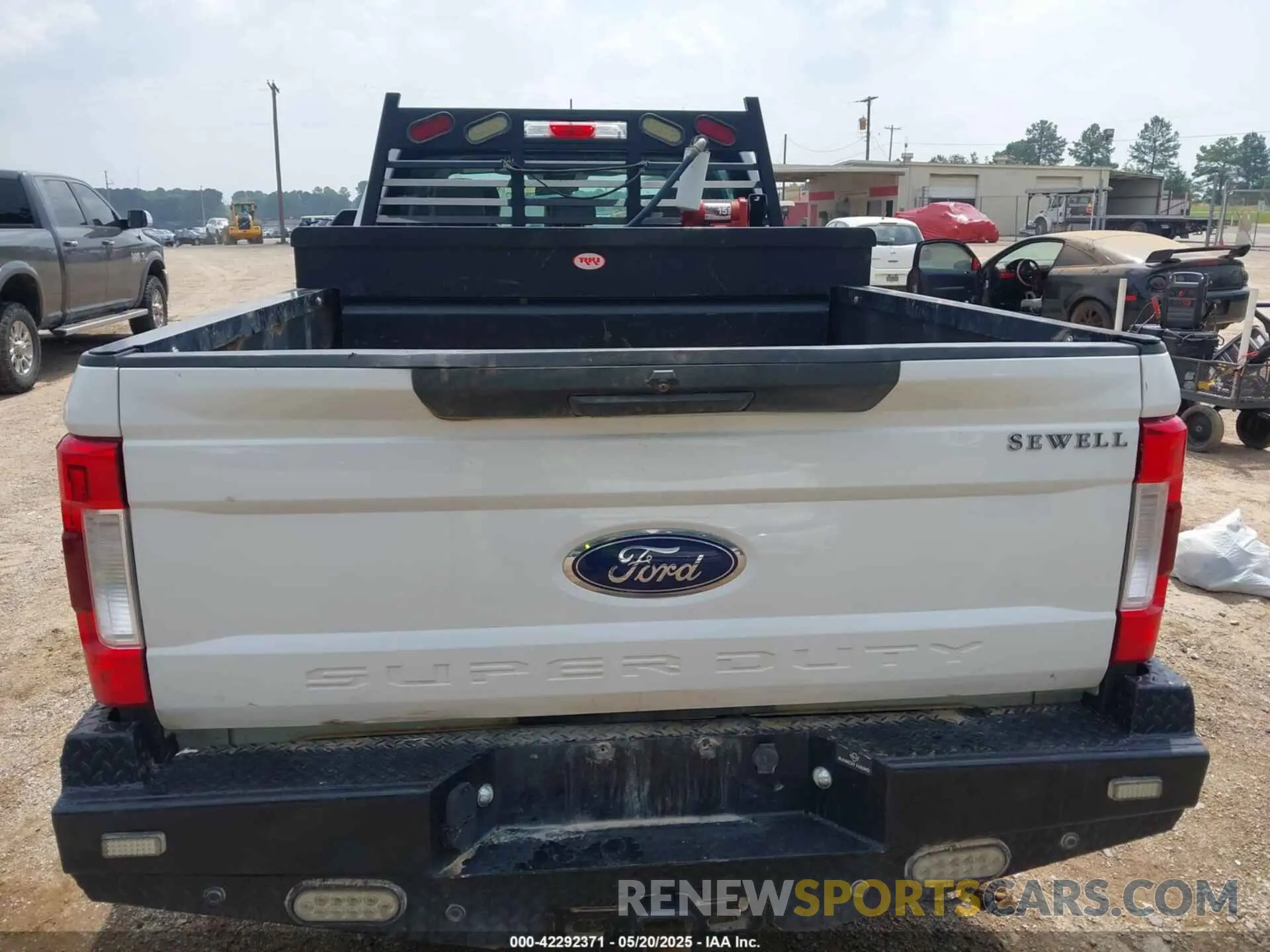 15 Photograph of a damaged car 1FT8W3BT0KEE91041 FORD F-350 2019
