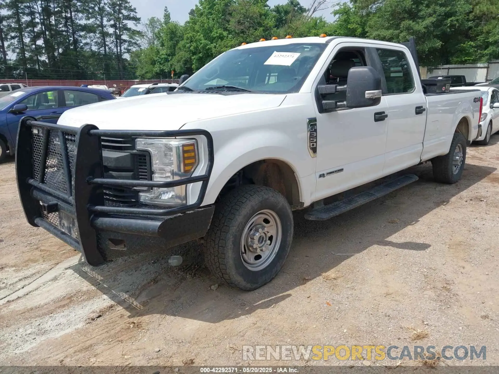 2 Photograph of a damaged car 1FT8W3BT0KEE91041 FORD F-350 2019