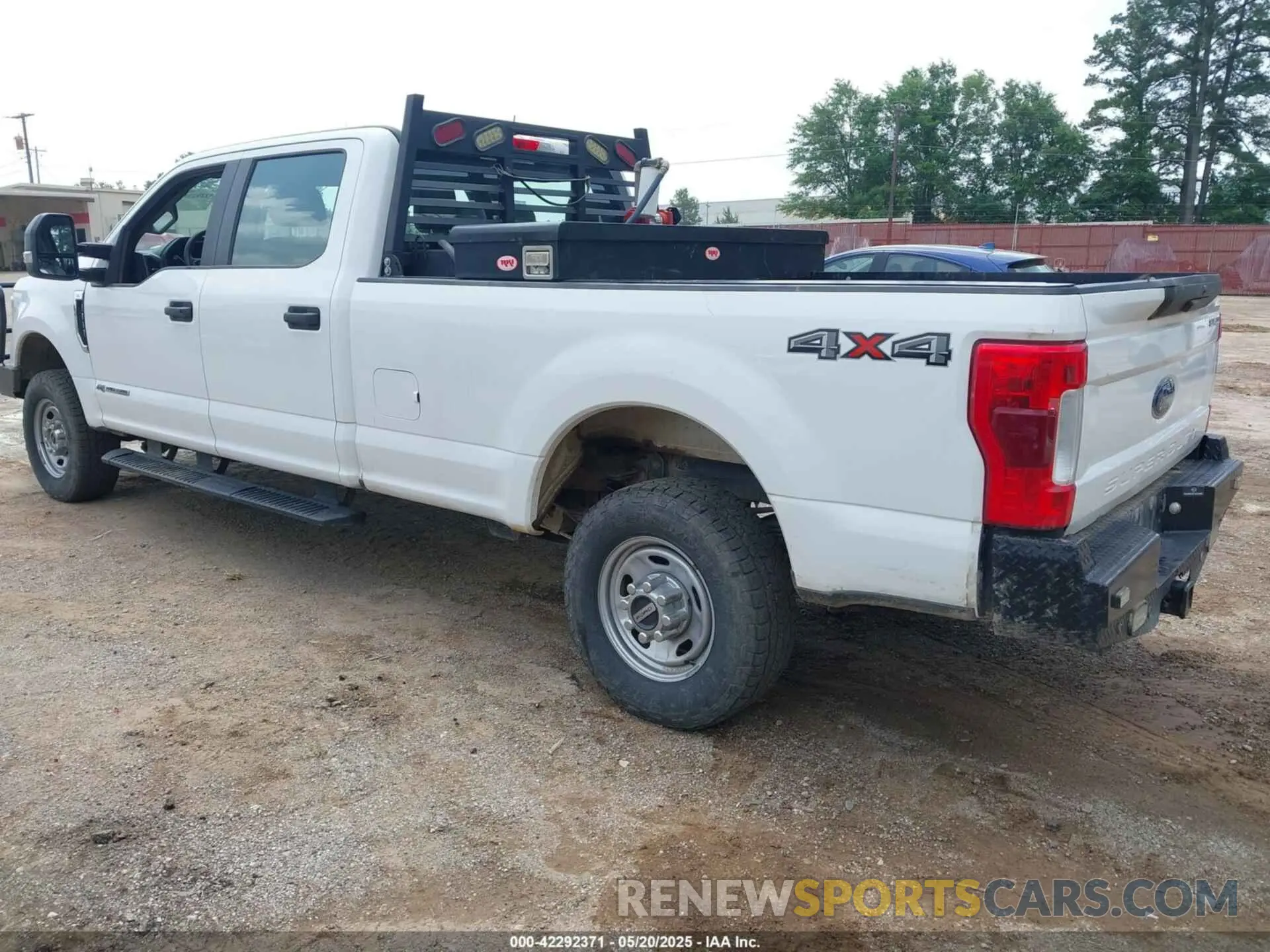 3 Photograph of a damaged car 1FT8W3BT0KEE91041 FORD F-350 2019