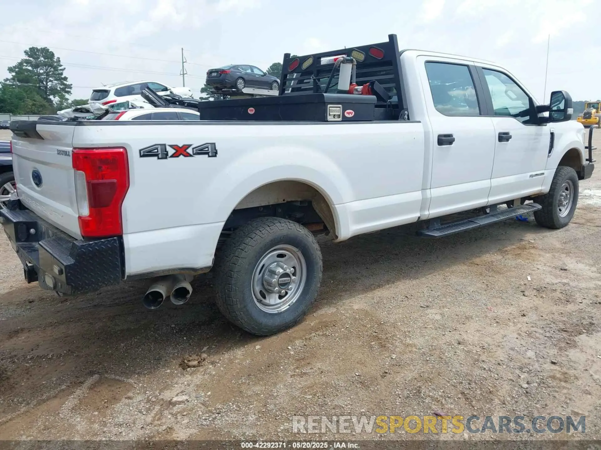 4 Photograph of a damaged car 1FT8W3BT0KEE91041 FORD F-350 2019
