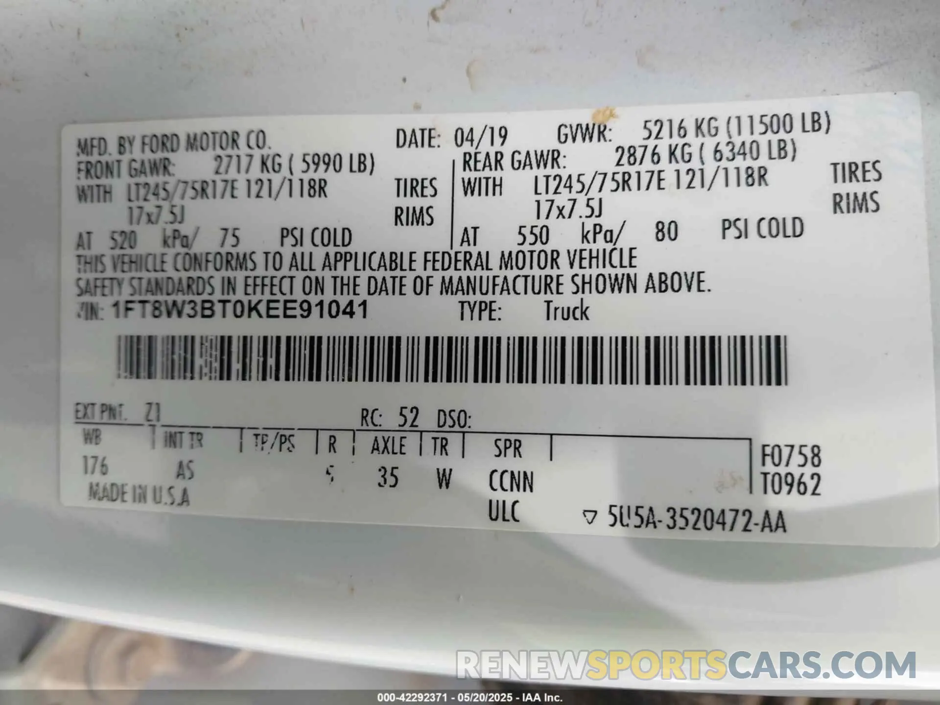 8 Photograph of a damaged car 1FT8W3BT0KEE91041 FORD F-350 2019