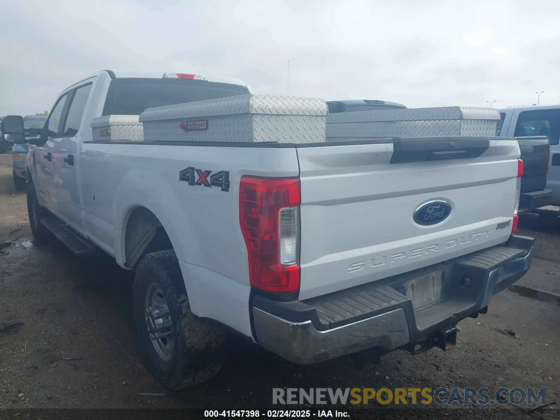 3 Photograph of a damaged car 1FT8W3BT1KEG06231 FORD F-350 2019