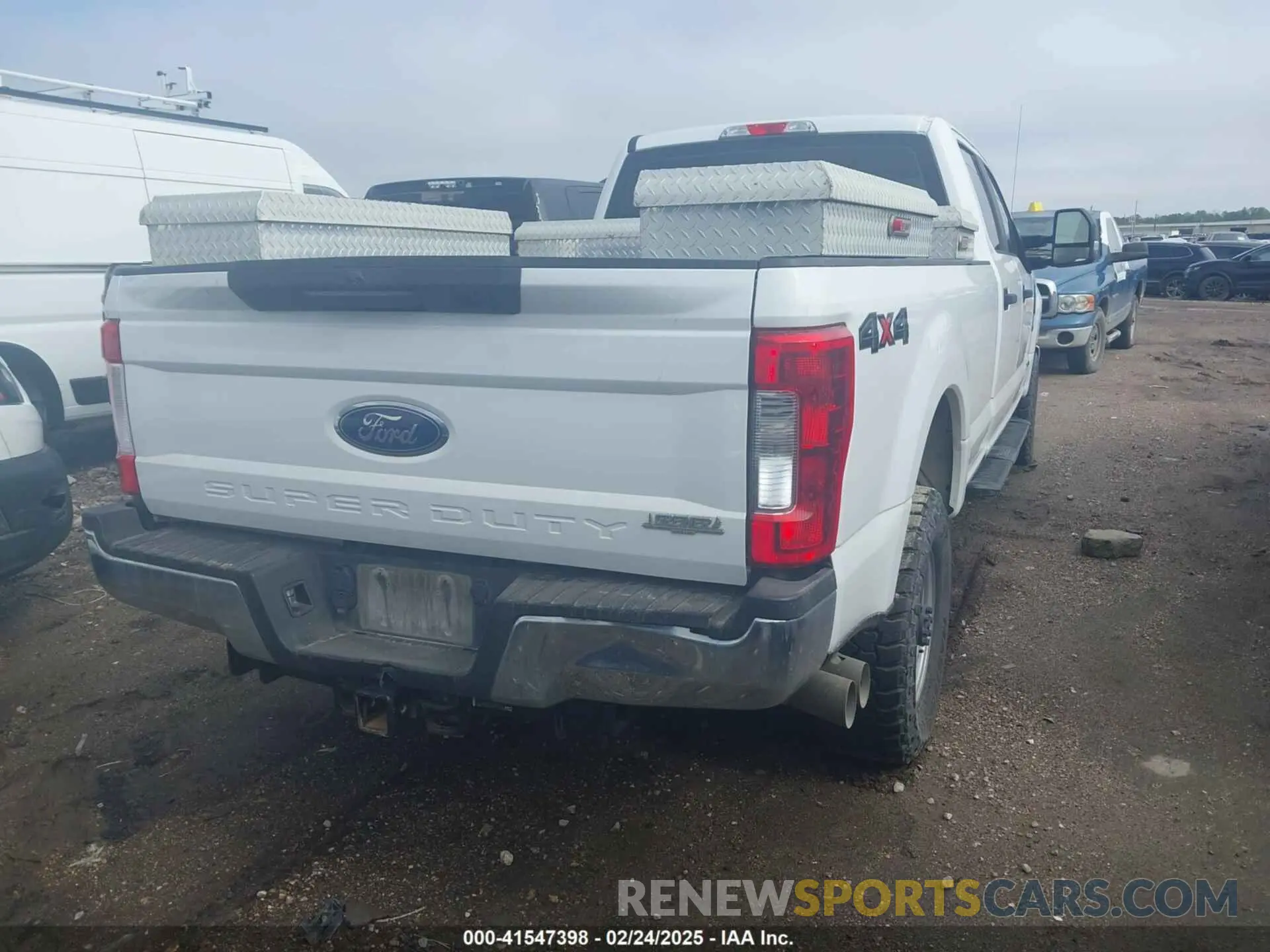 4 Photograph of a damaged car 1FT8W3BT1KEG06231 FORD F-350 2019