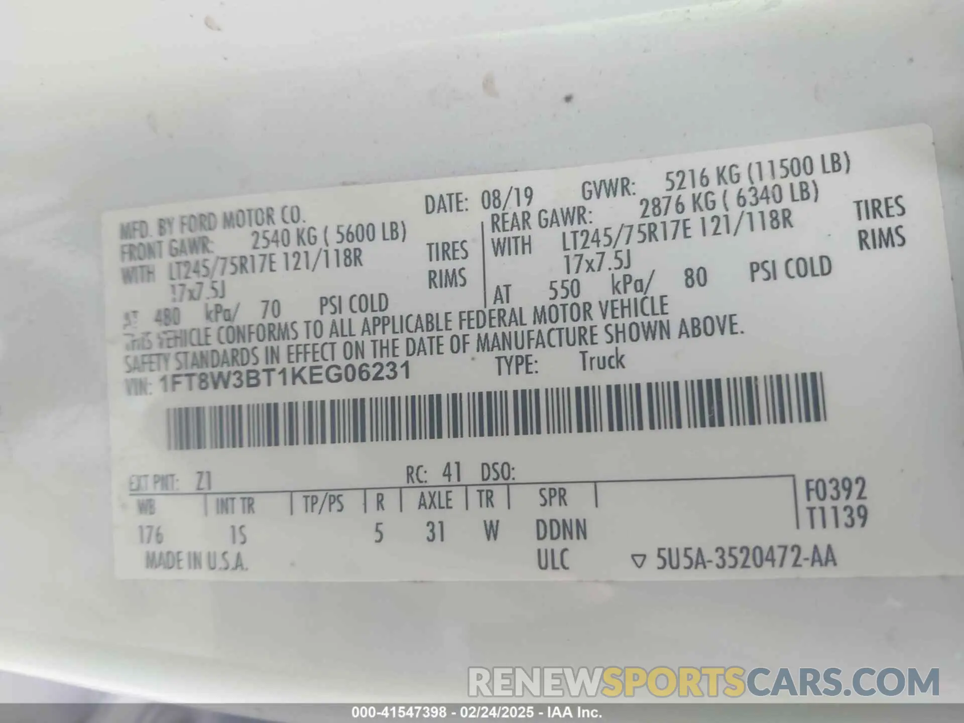 8 Photograph of a damaged car 1FT8W3BT1KEG06231 FORD F-350 2019