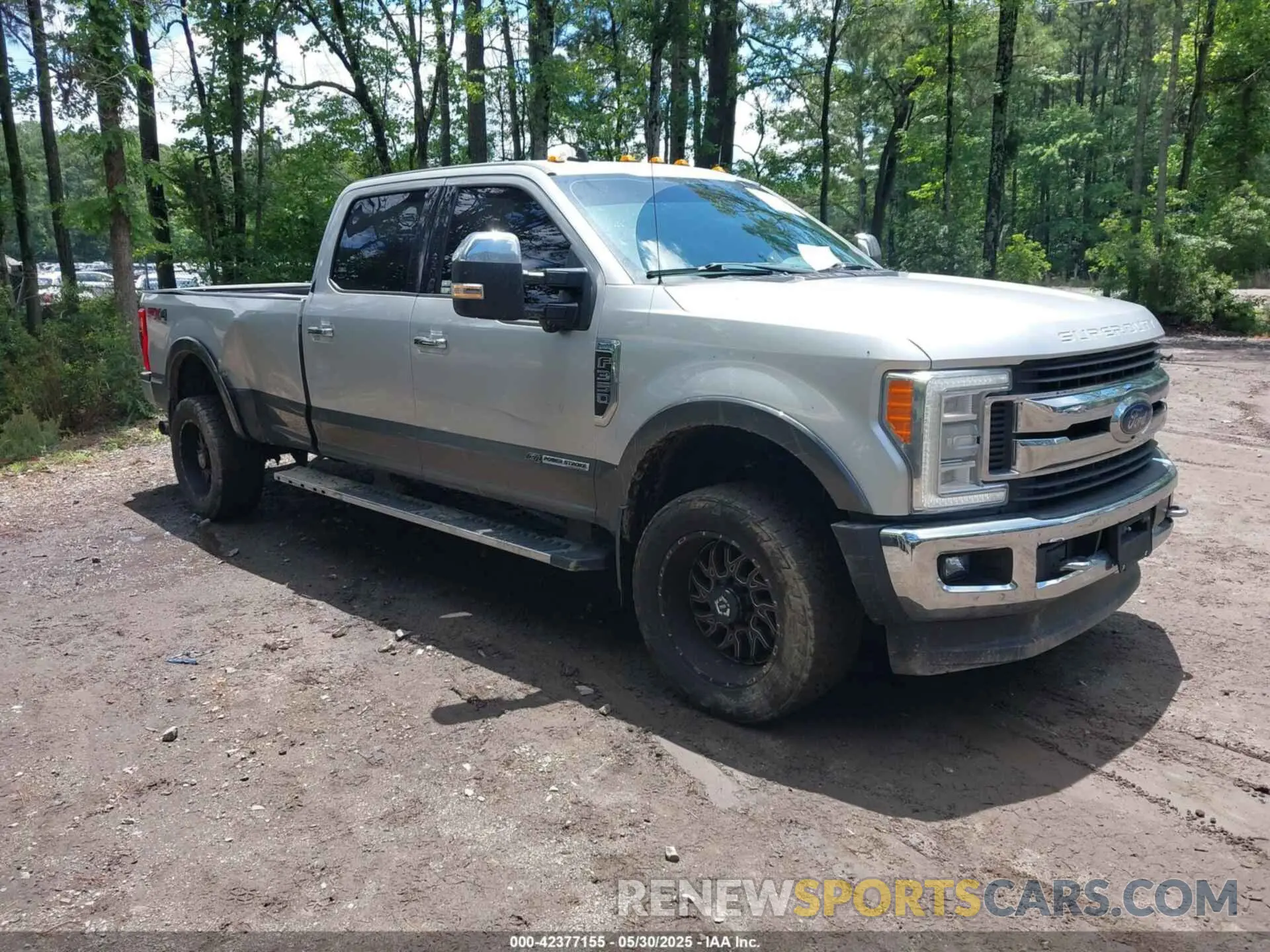 1 Photograph of a damaged car 1FT8W3BT2KEF37758 FORD F-350 2019