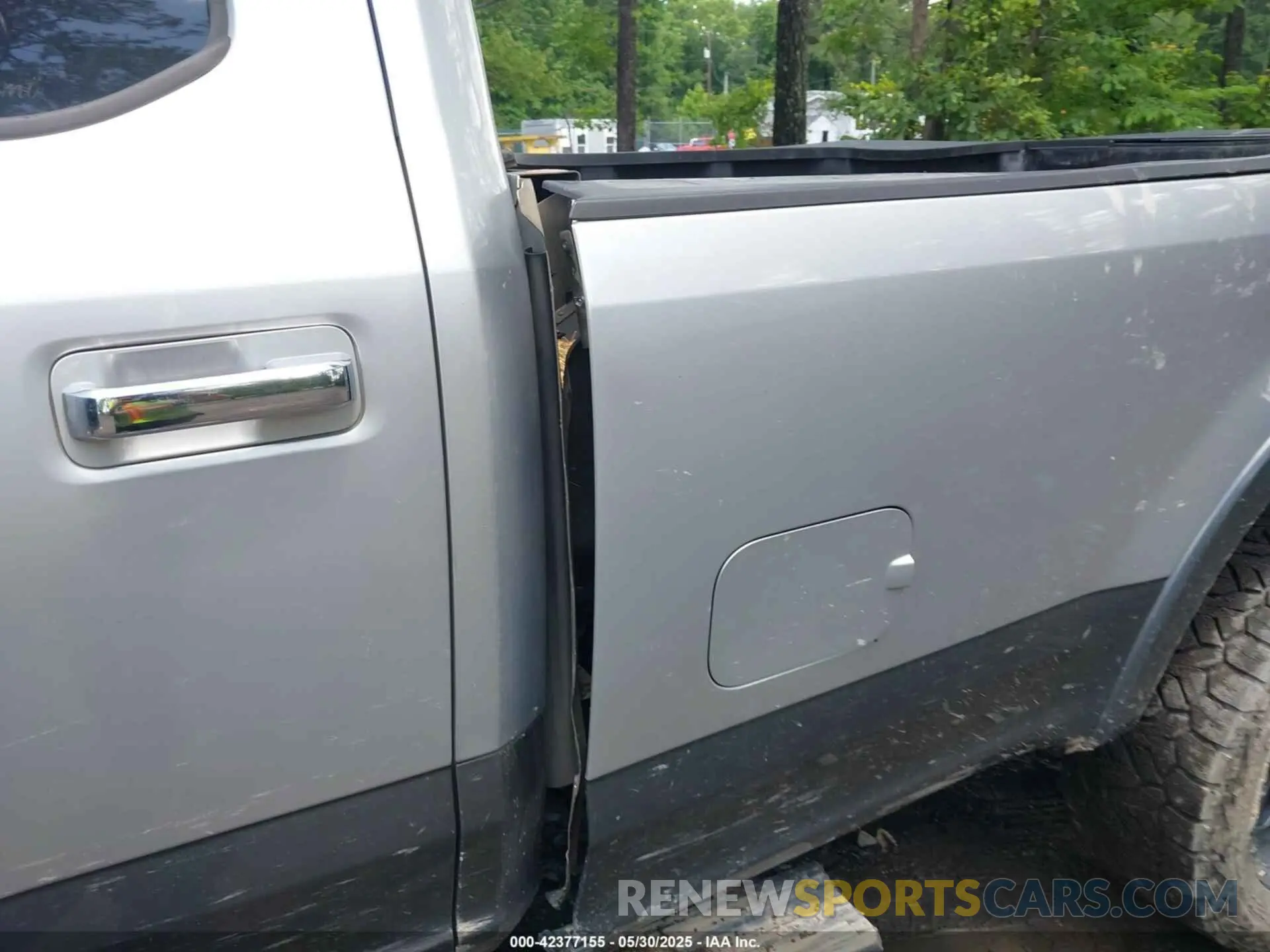 11 Photograph of a damaged car 1FT8W3BT2KEF37758 FORD F-350 2019