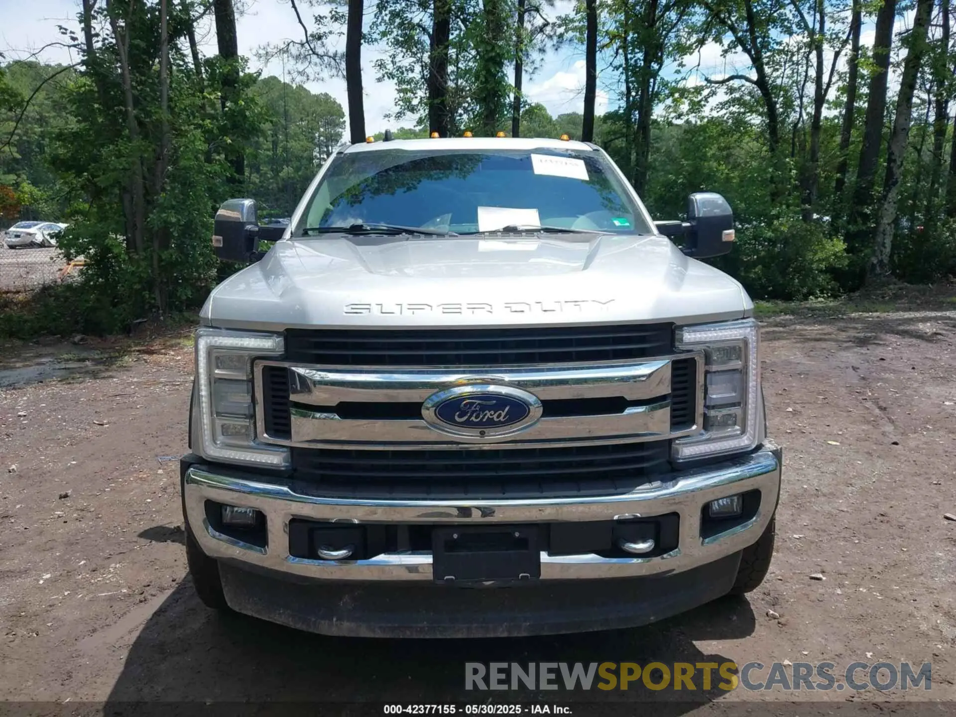 13 Photograph of a damaged car 1FT8W3BT2KEF37758 FORD F-350 2019