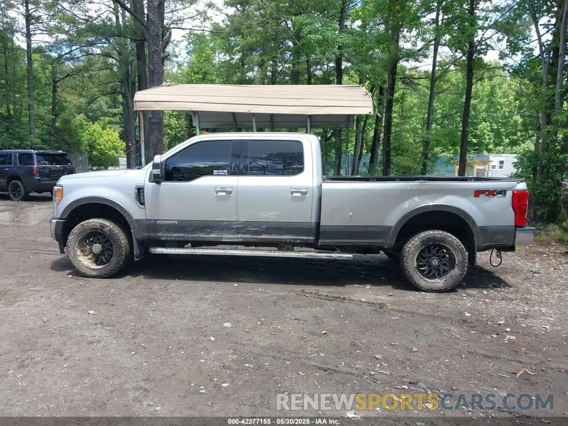 15 Photograph of a damaged car 1FT8W3BT2KEF37758 FORD F-350 2019