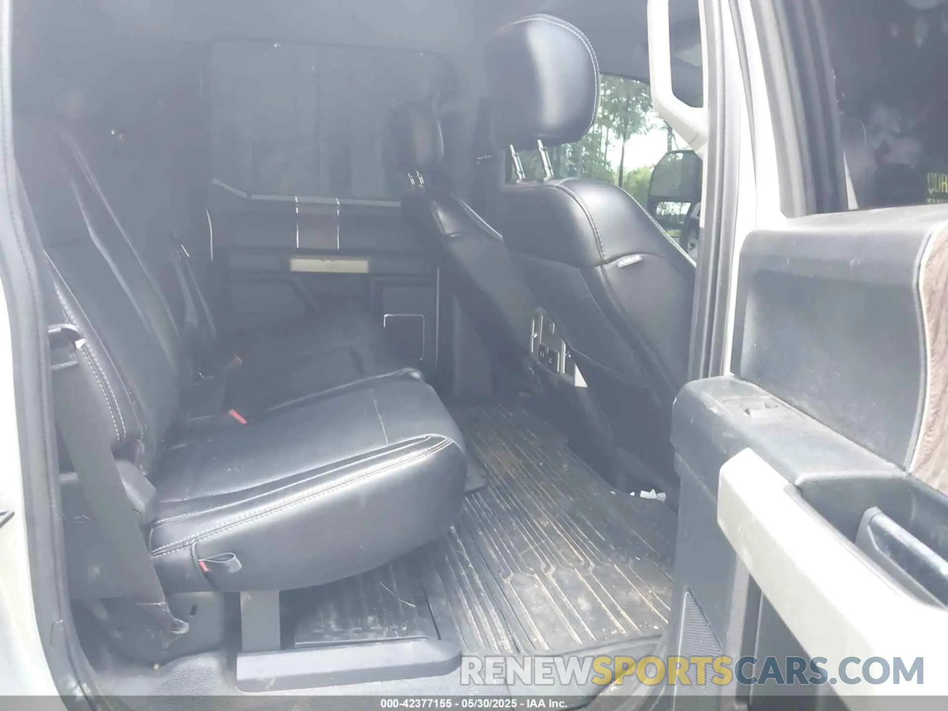 6 Photograph of a damaged car 1FT8W3BT2KEF37758 FORD F-350 2019