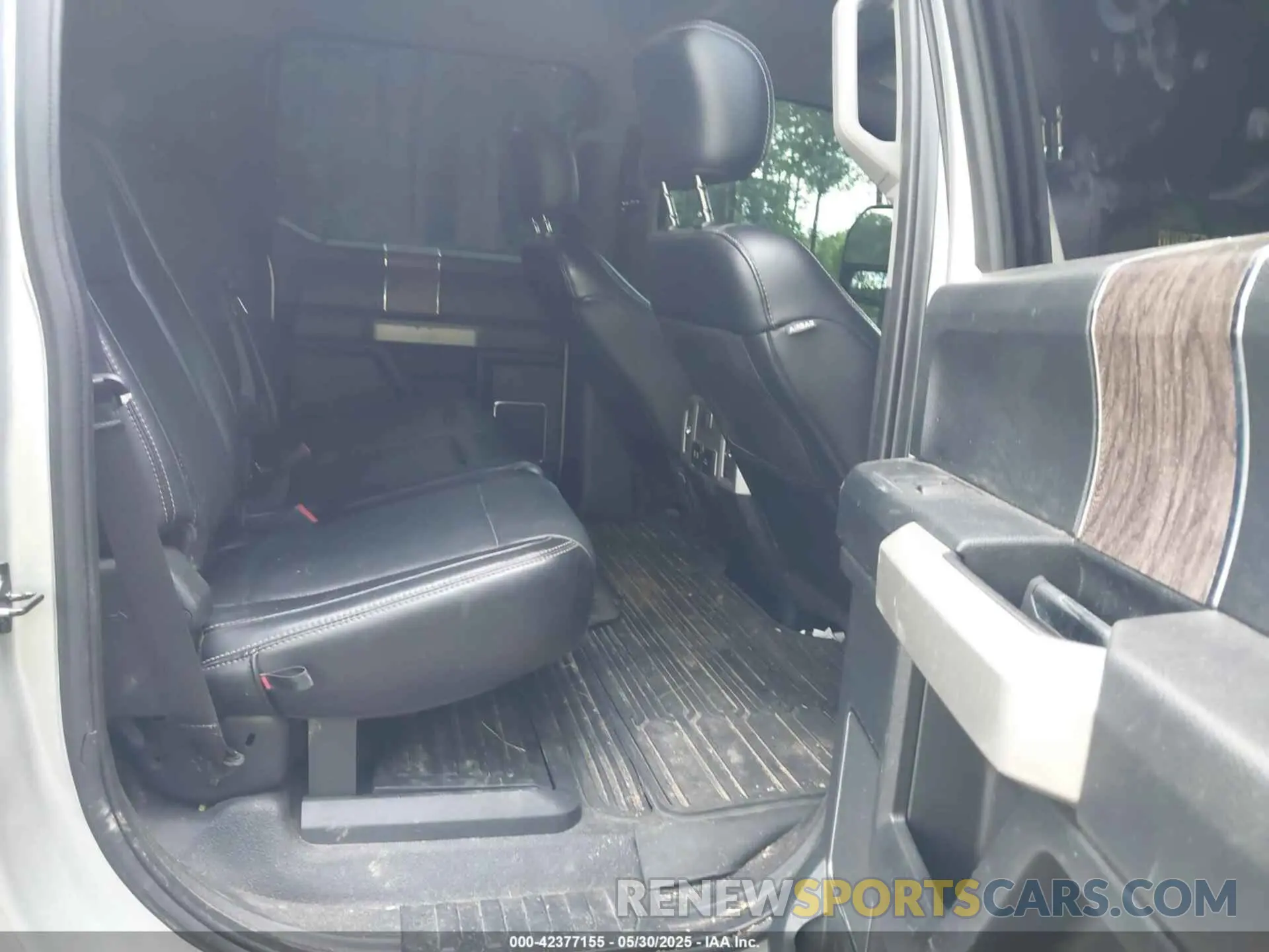 7 Photograph of a damaged car 1FT8W3BT2KEF37758 FORD F-350 2019
