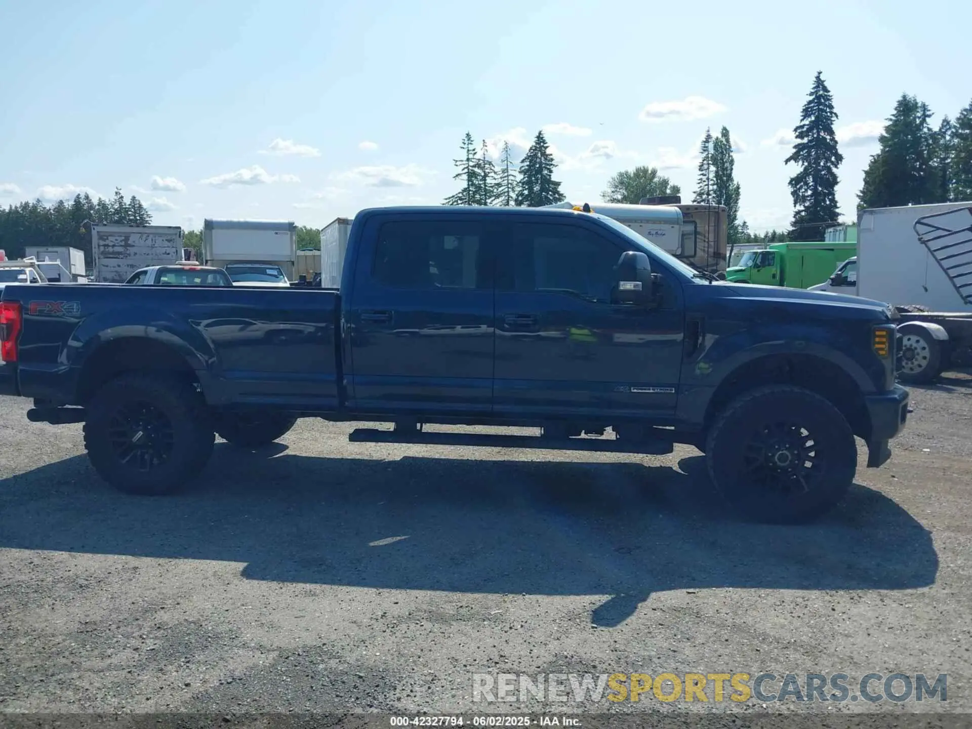 17 Photograph of a damaged car 1FT8W3BT2KEF62725 FORD F-350 2019