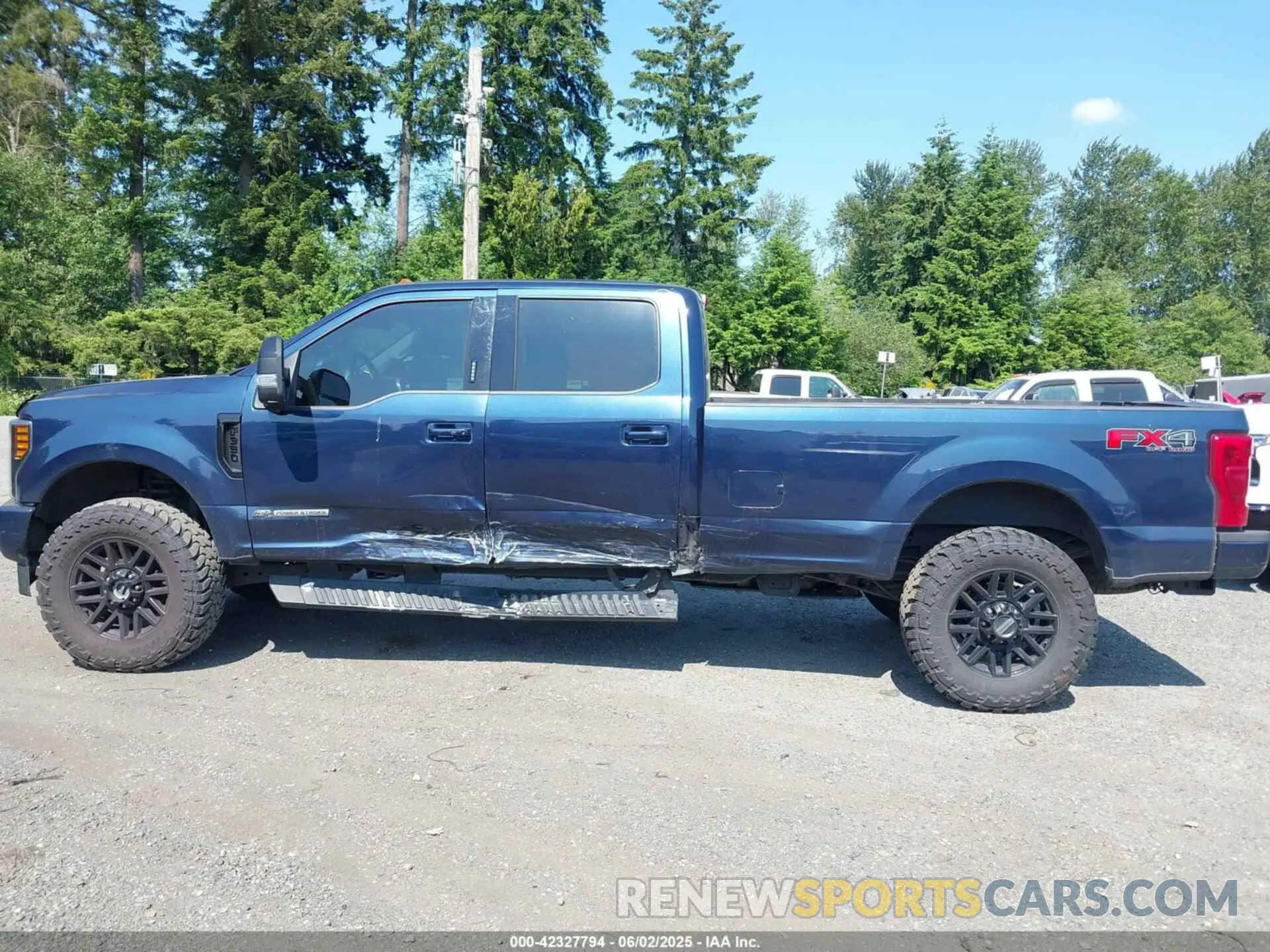 18 Photograph of a damaged car 1FT8W3BT2KEF62725 FORD F-350 2019