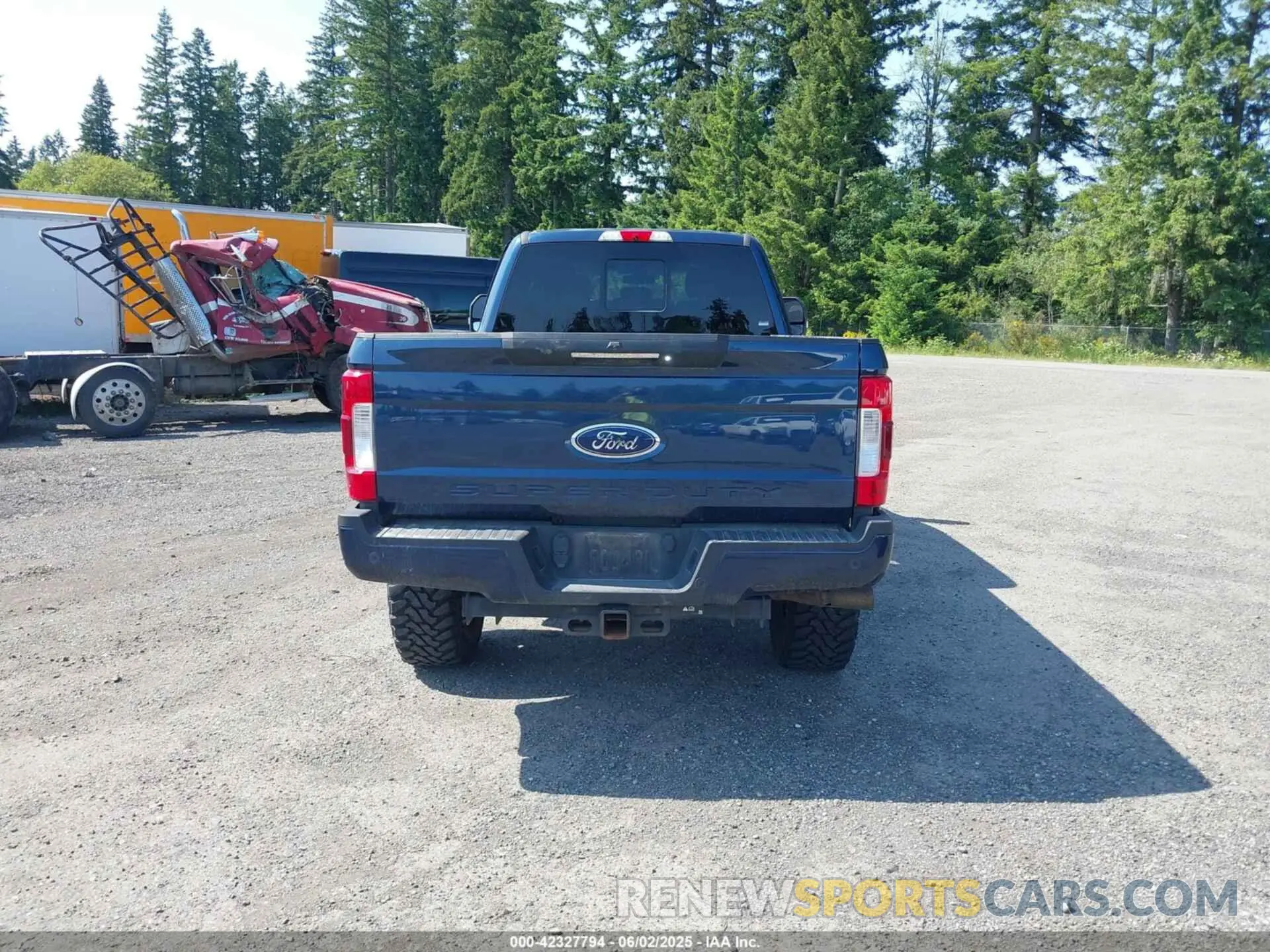 19 Photograph of a damaged car 1FT8W3BT2KEF62725 FORD F-350 2019