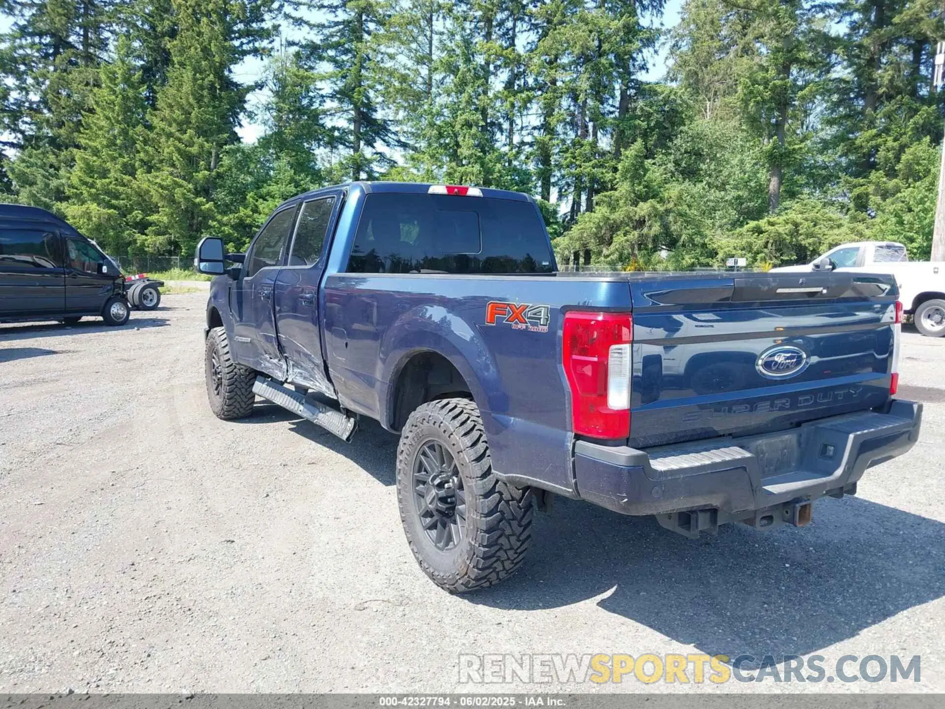 3 Photograph of a damaged car 1FT8W3BT2KEF62725 FORD F-350 2019