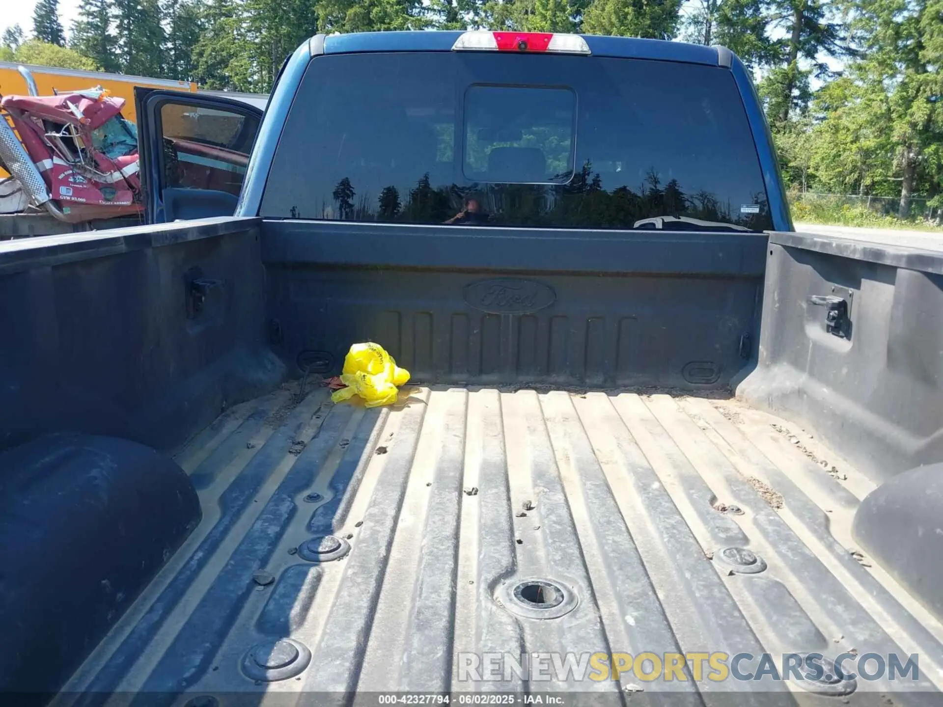 6 Photograph of a damaged car 1FT8W3BT2KEF62725 FORD F-350 2019