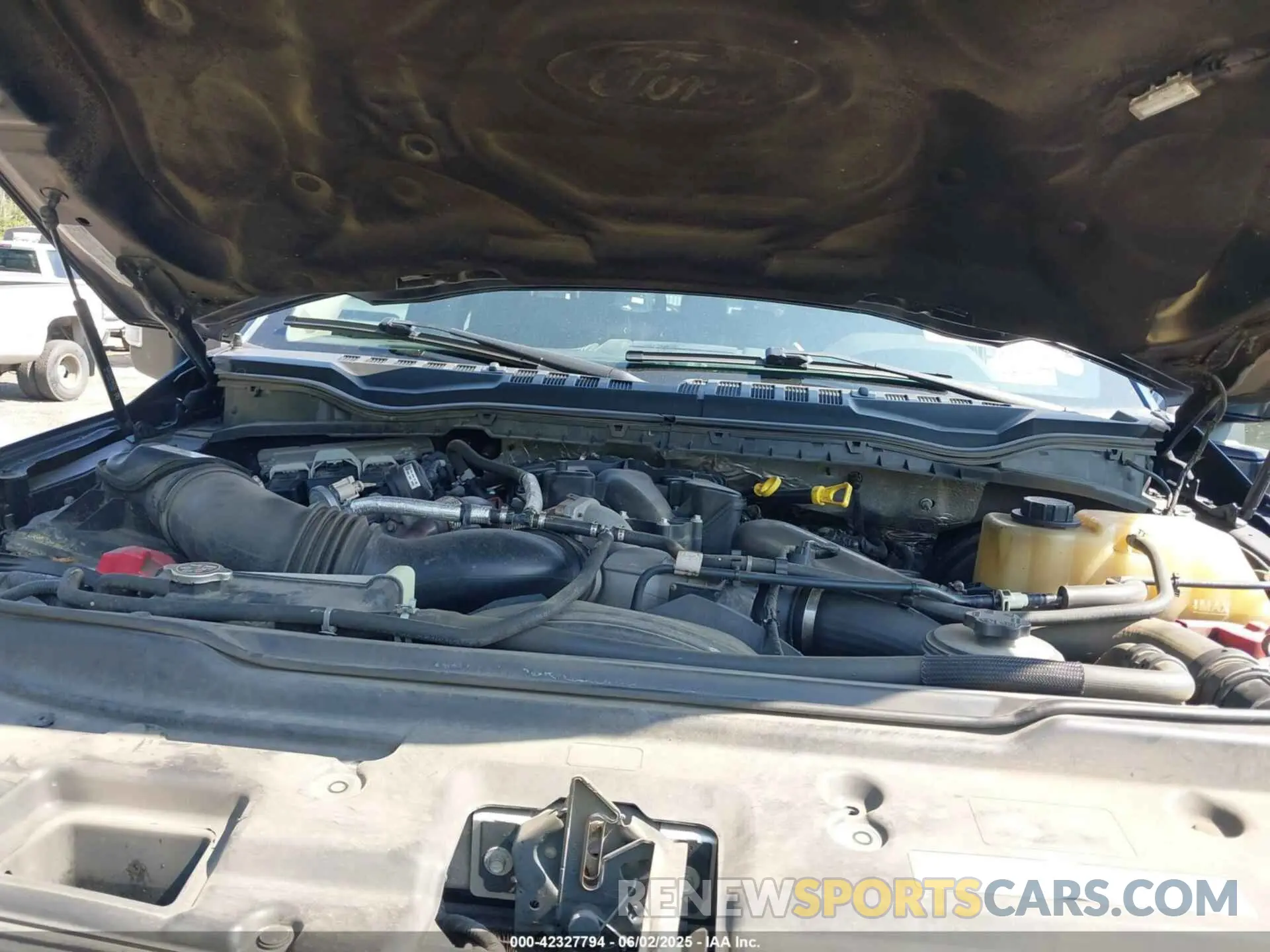 9 Photograph of a damaged car 1FT8W3BT2KEF62725 FORD F-350 2019