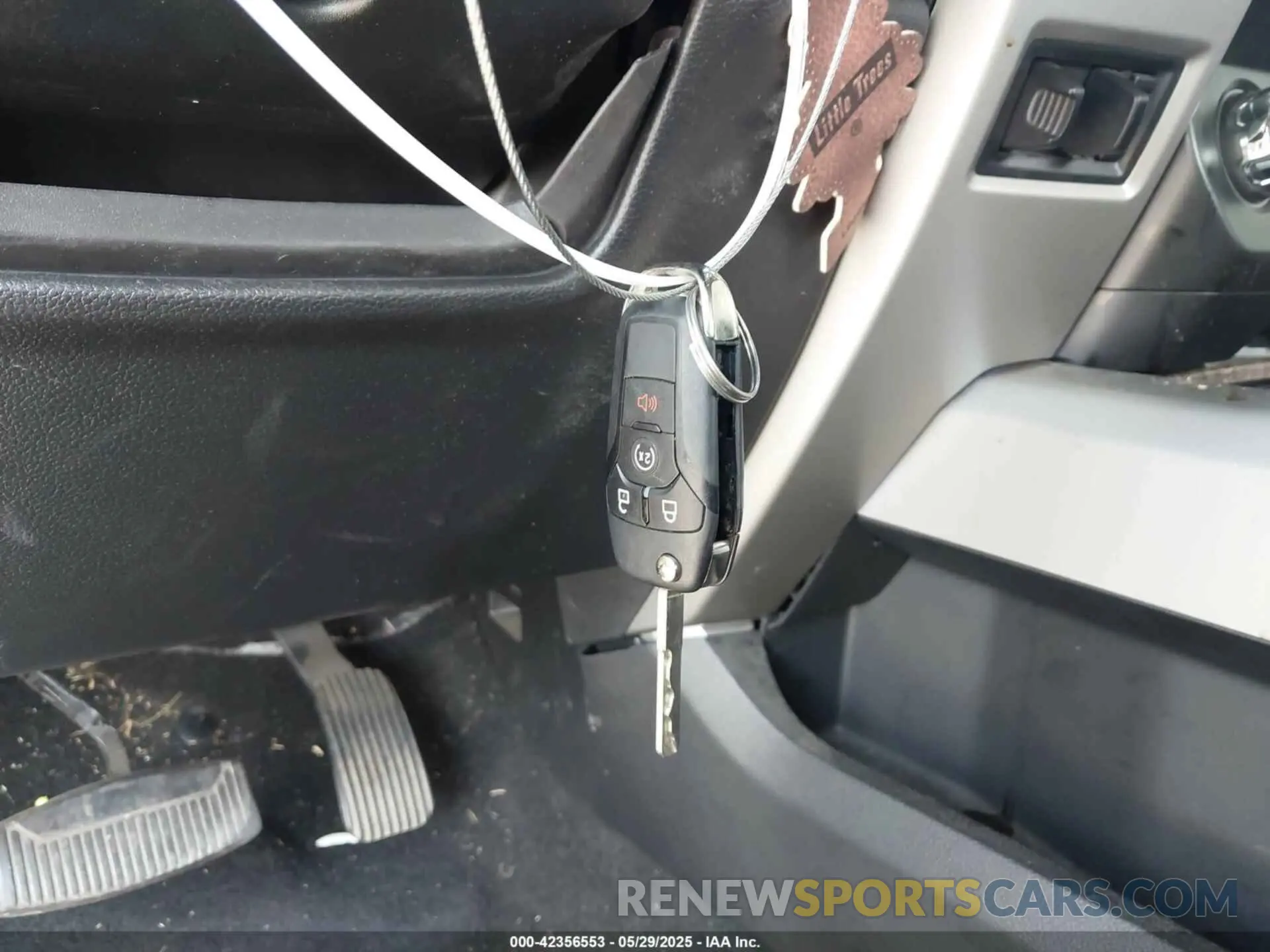 11 Photograph of a damaged car 1FT8W3BT3KEF21343 FORD F-350 2019