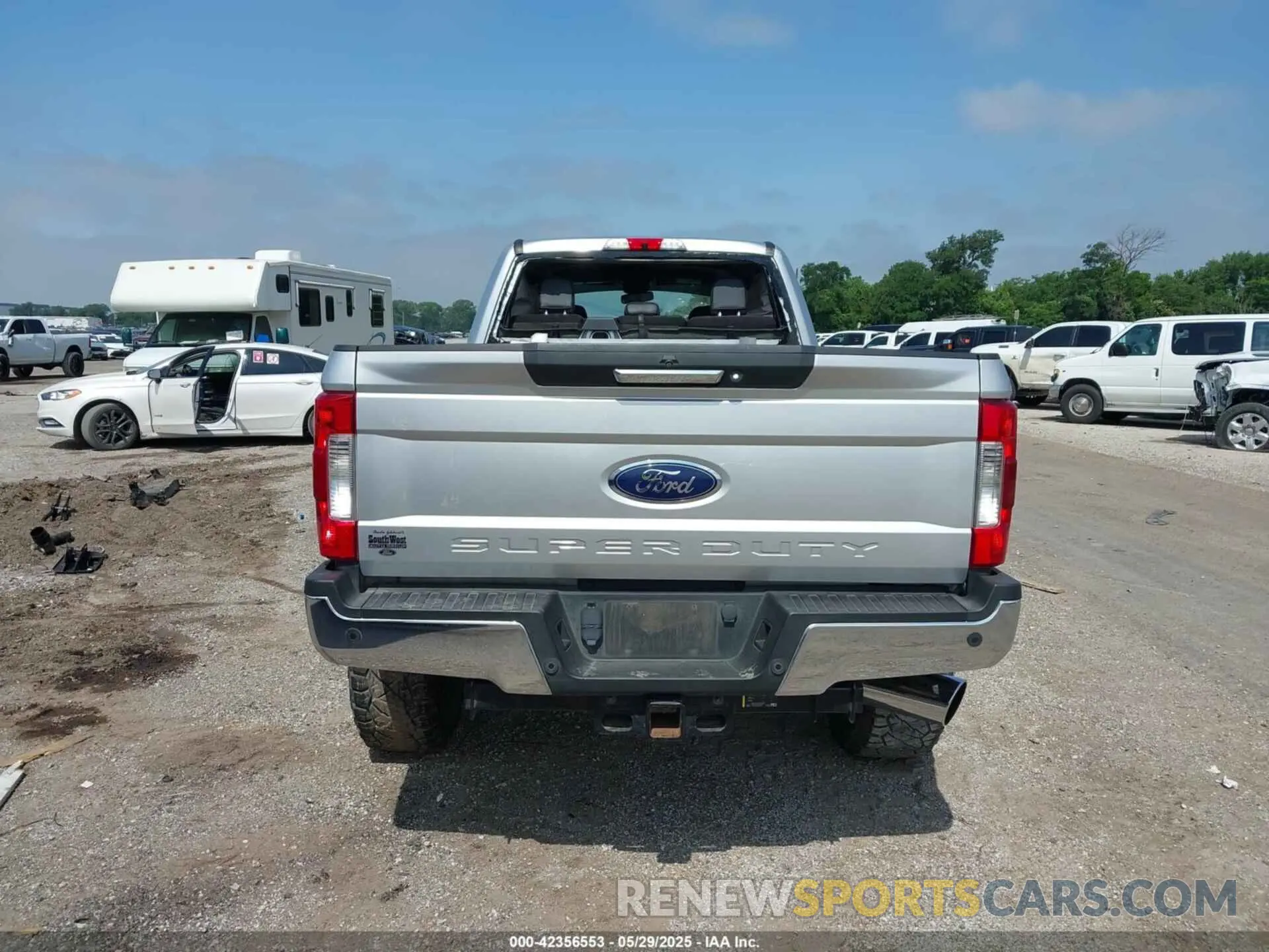 15 Photograph of a damaged car 1FT8W3BT3KEF21343 FORD F-350 2019