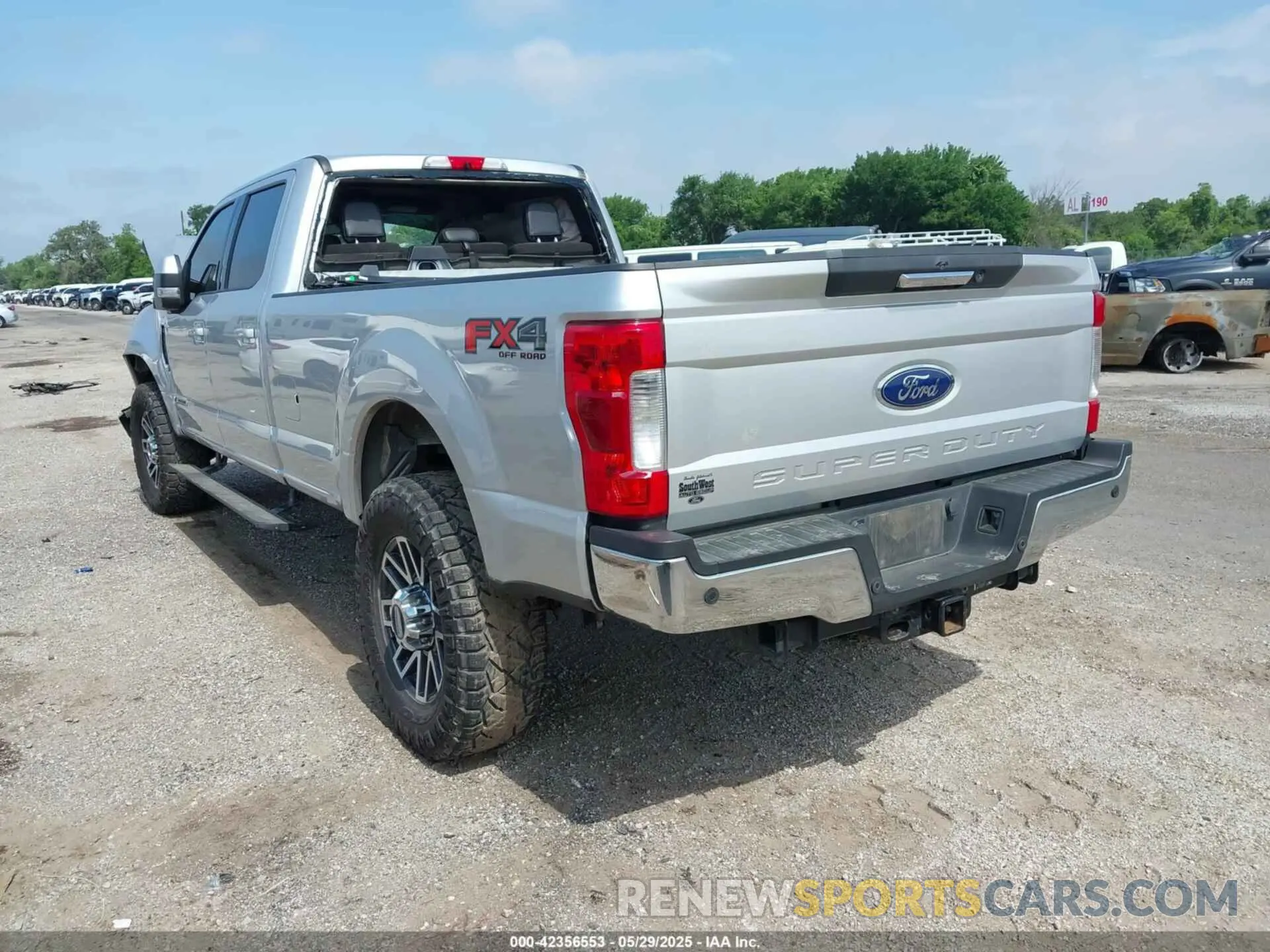 3 Photograph of a damaged car 1FT8W3BT3KEF21343 FORD F-350 2019