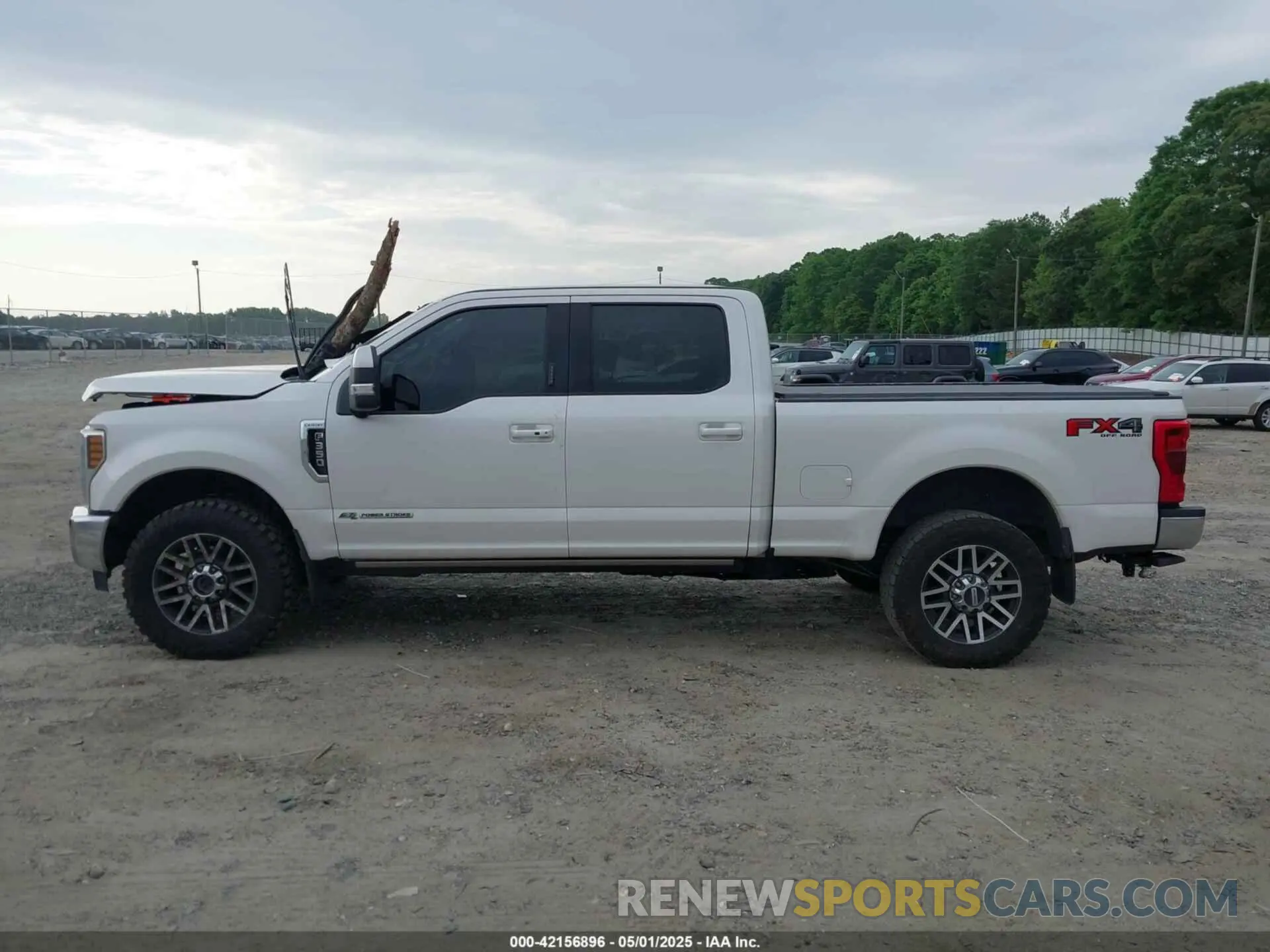 14 Photograph of a damaged car 1FT8W3BT5KEE17677 FORD F-350 2019